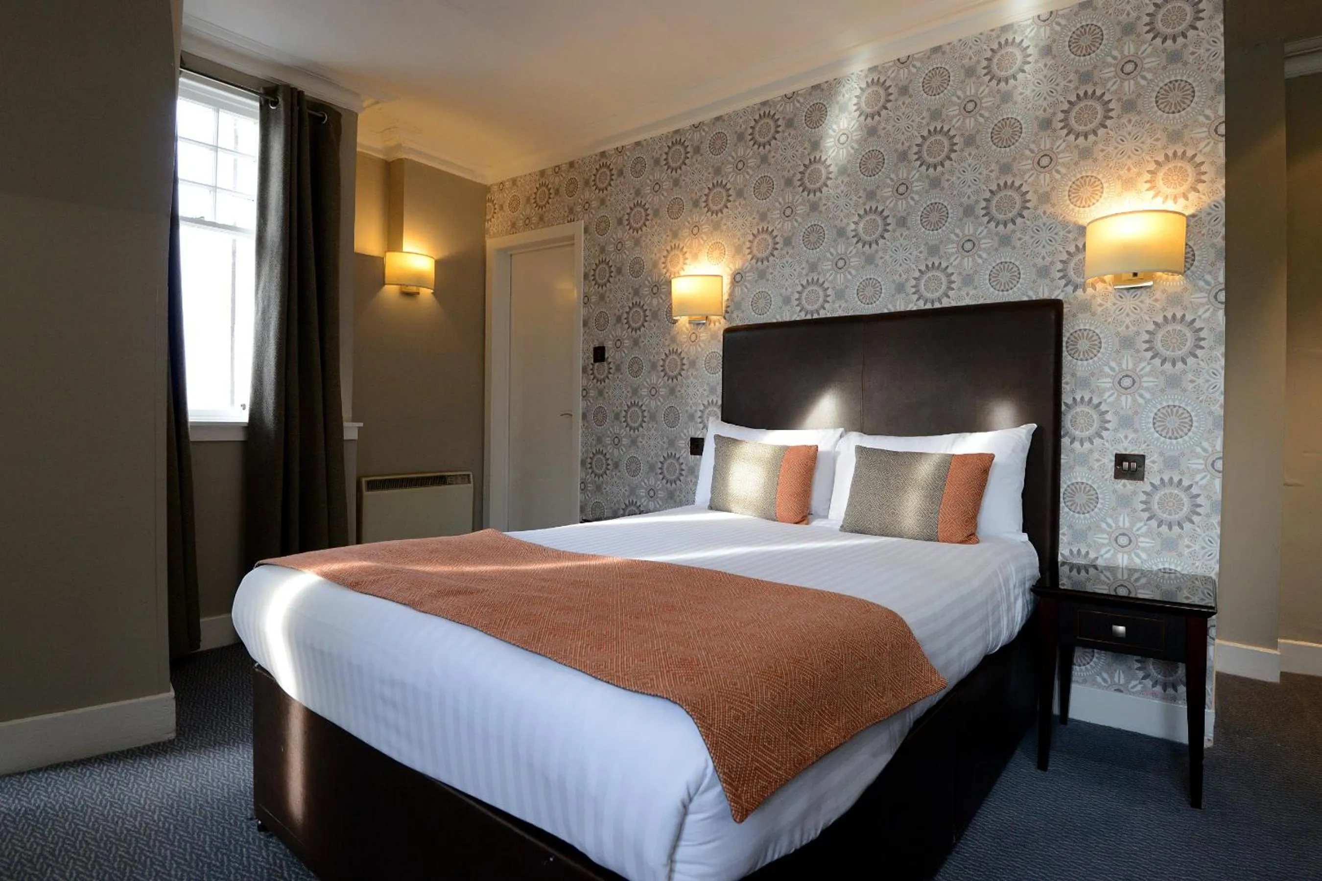 Bedroom, Bed in Columba Hotel