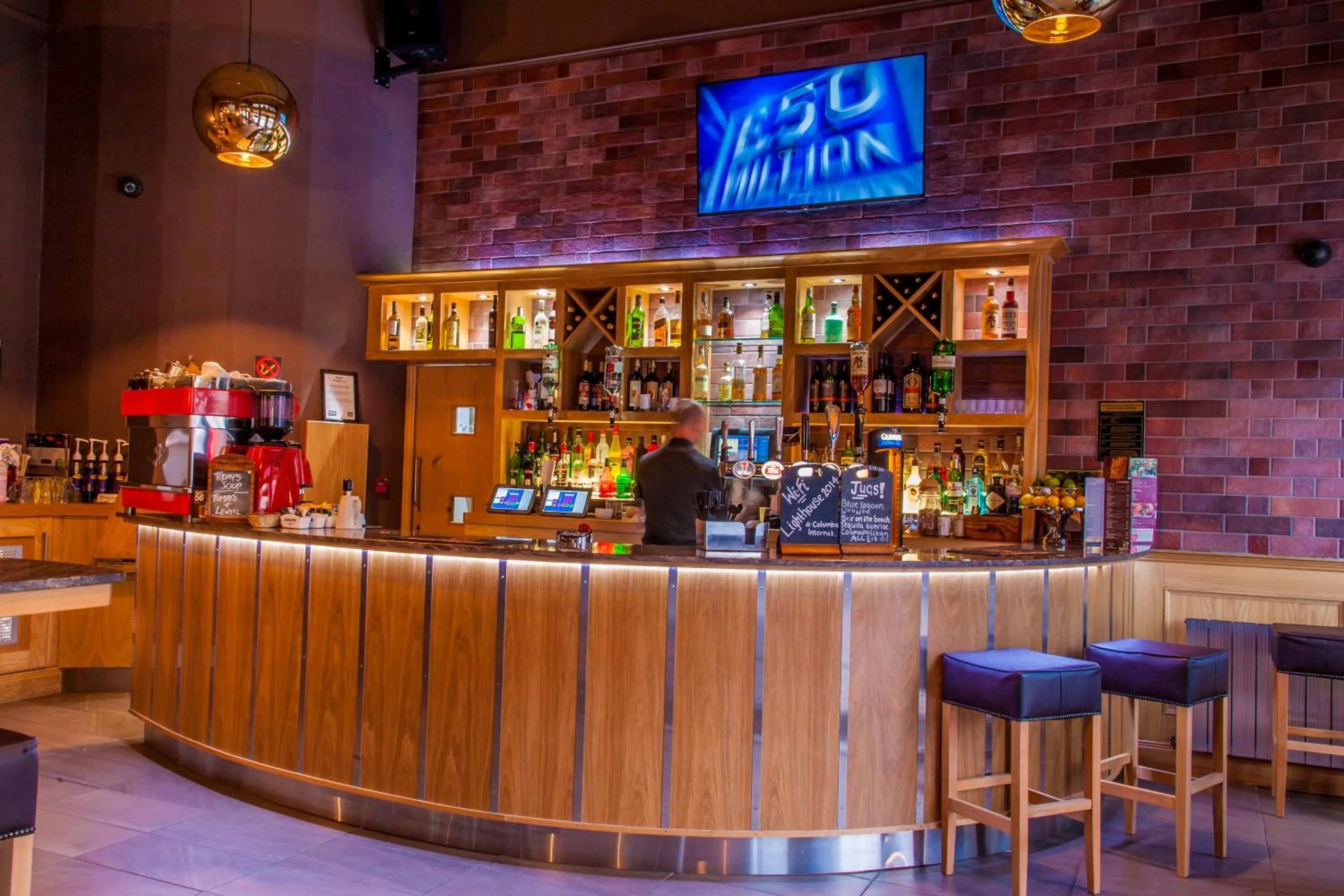 Restaurant/places to eat in Columba Hotel