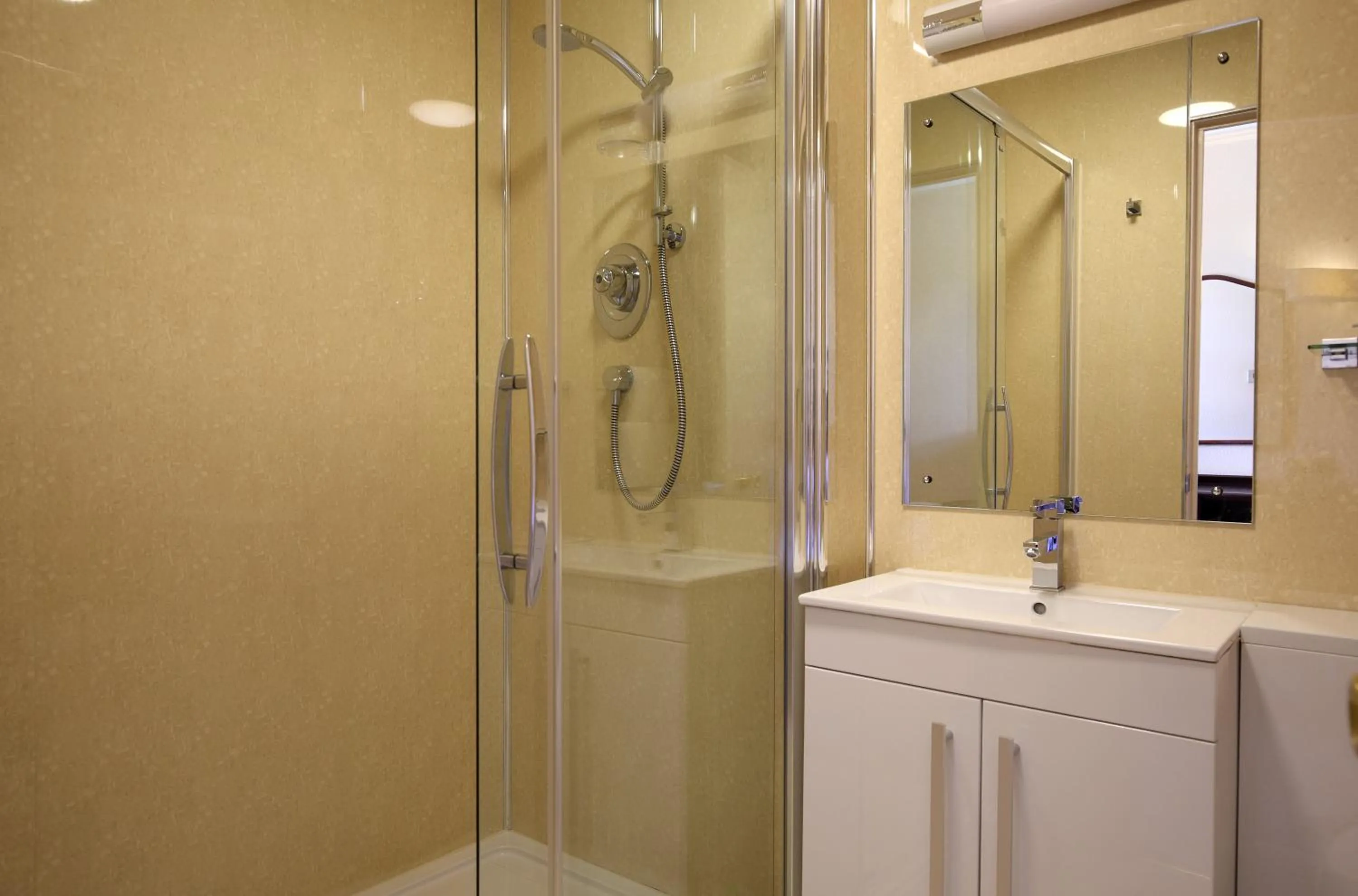 Shower in Columba Hotel