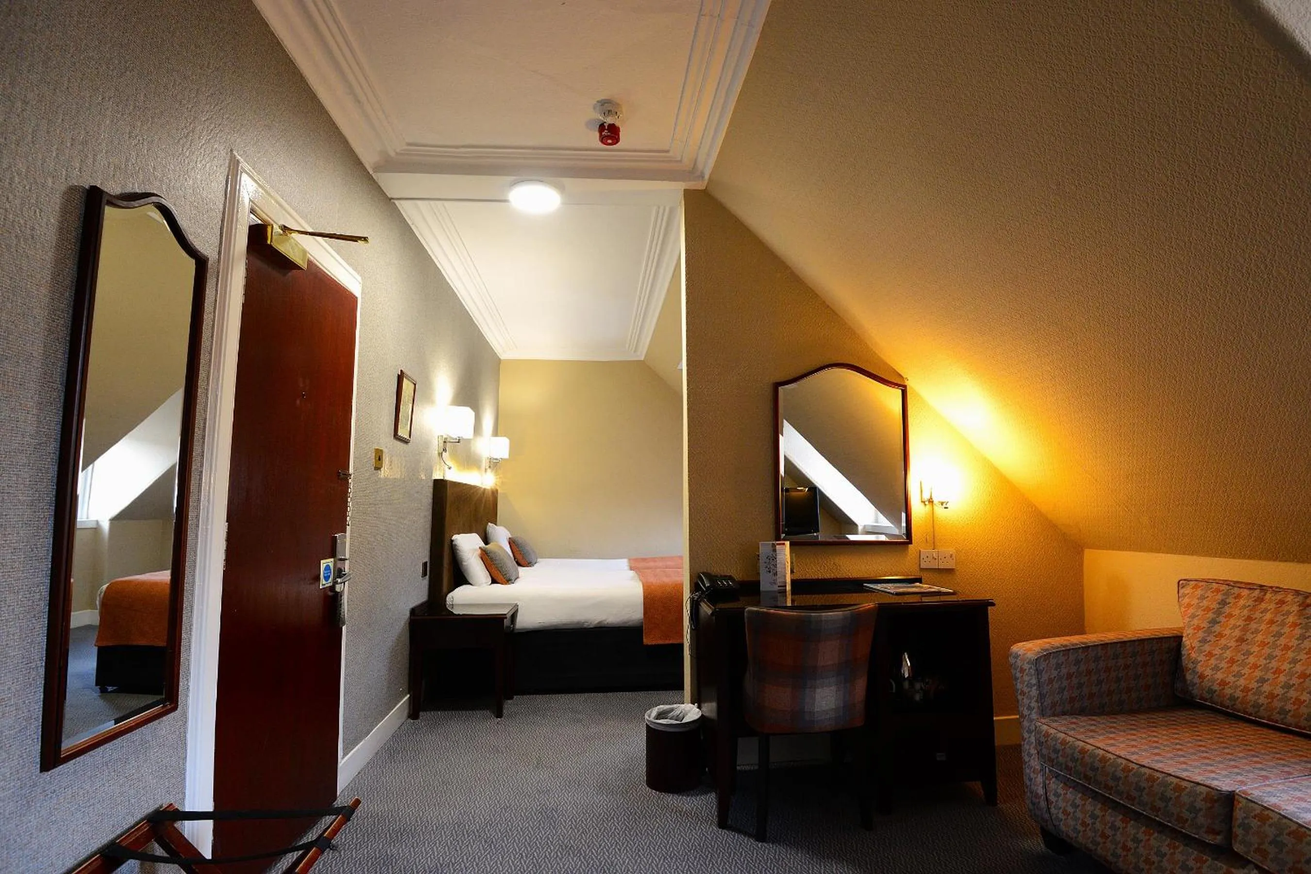 hair dresser, Bed in Columba Hotel