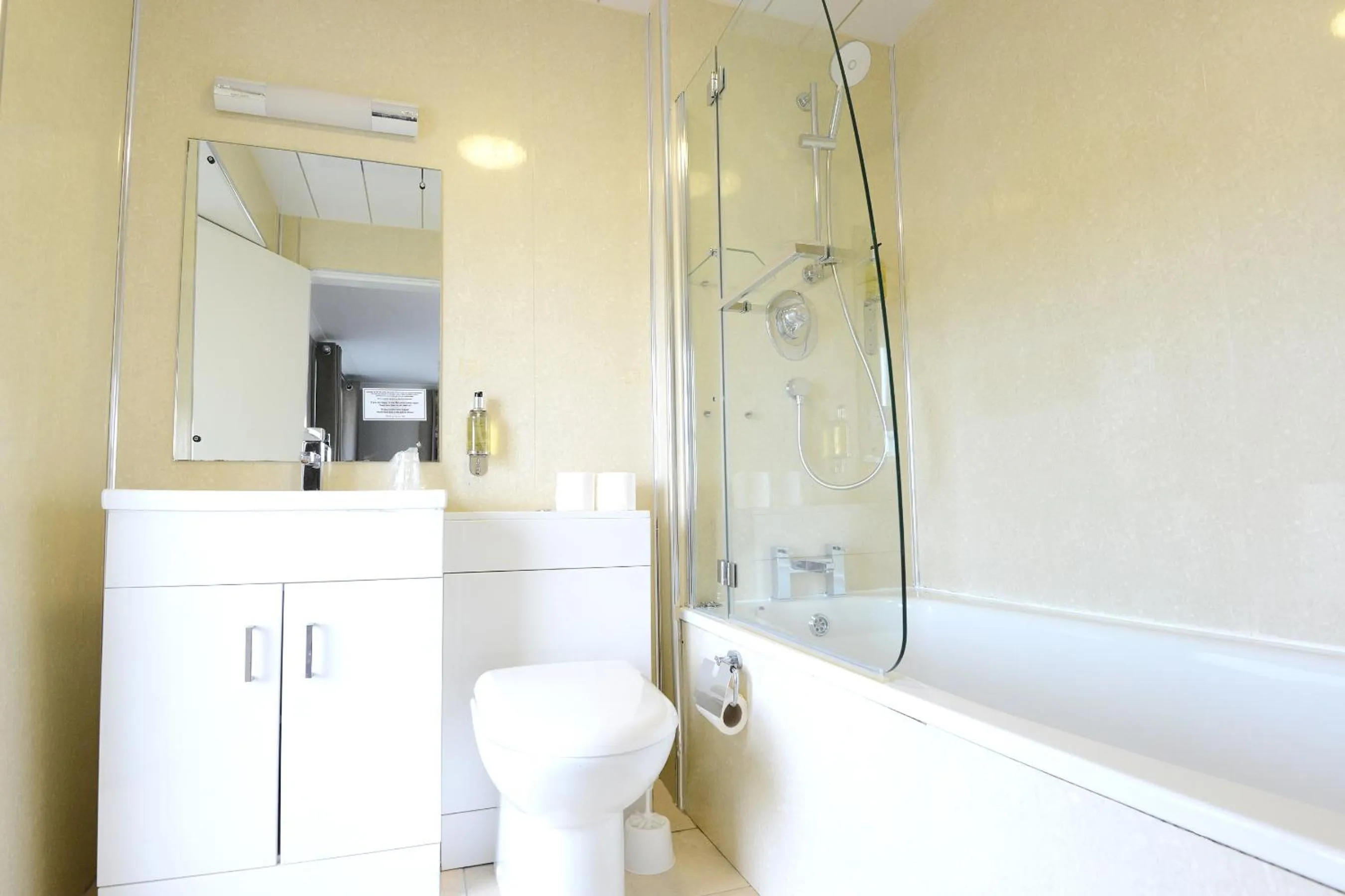 Shower in Columba Hotel