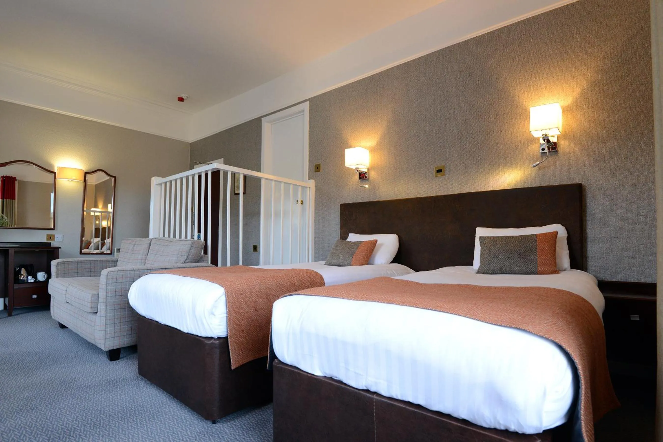 Bedroom, Bed in Columba Hotel