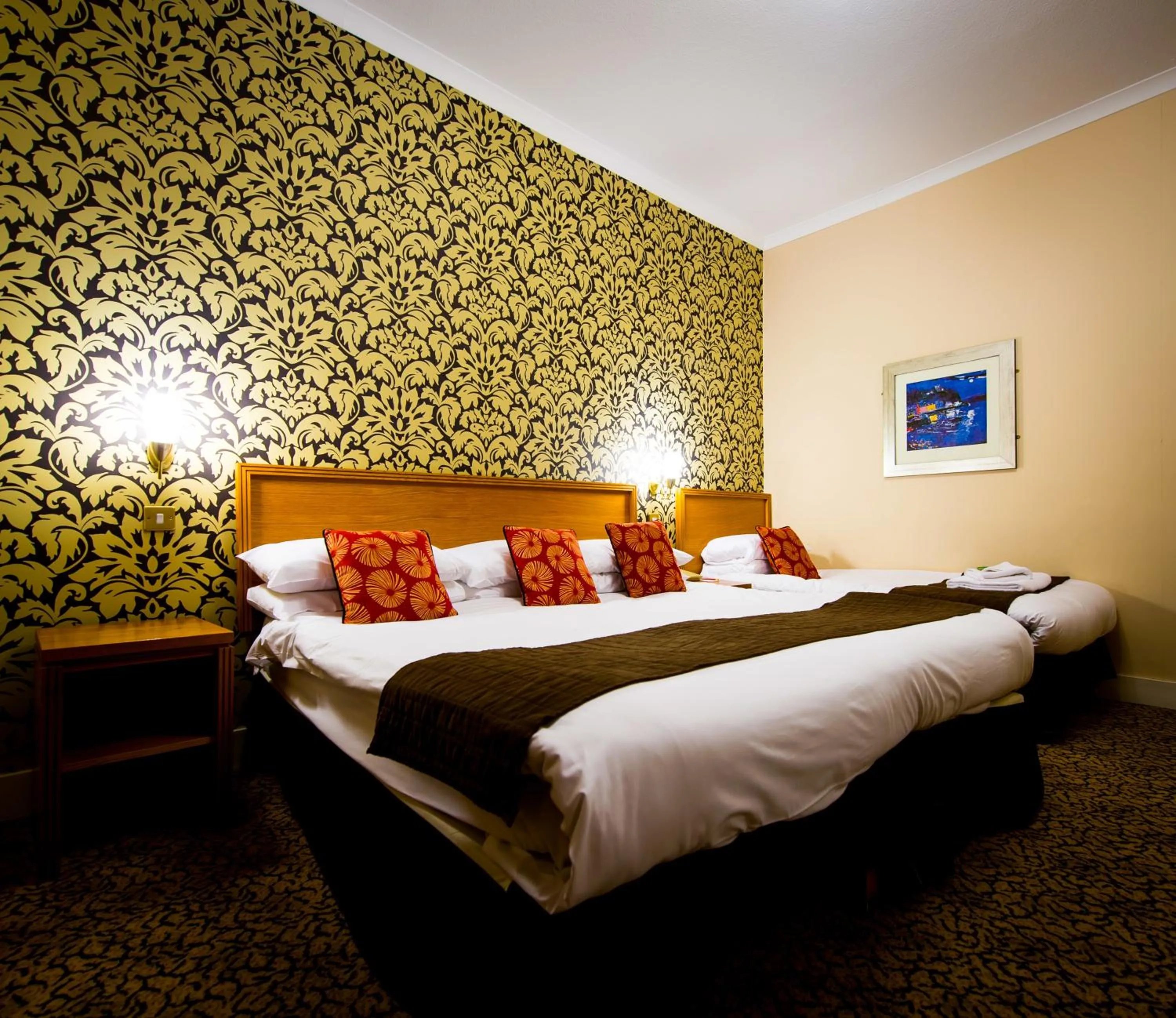 Bed in Best Western Queens Hotel