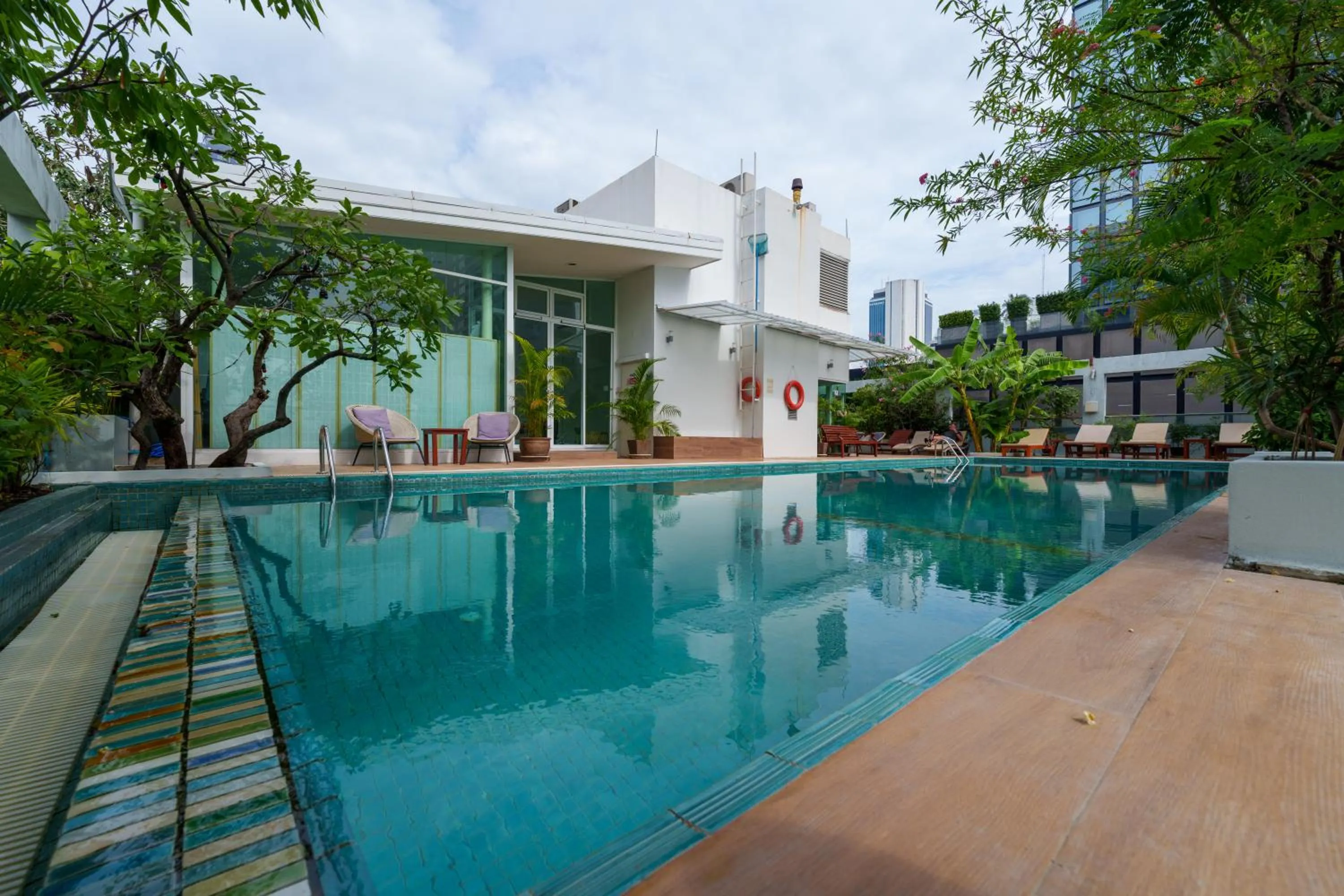 Pool view in Sabai Sathorn Service Apartment