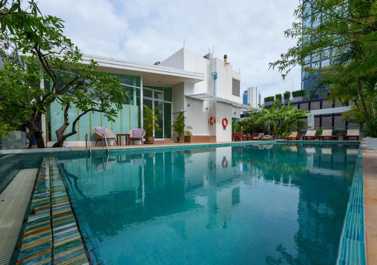 Pool view in Sabai Sathorn Service Apartment