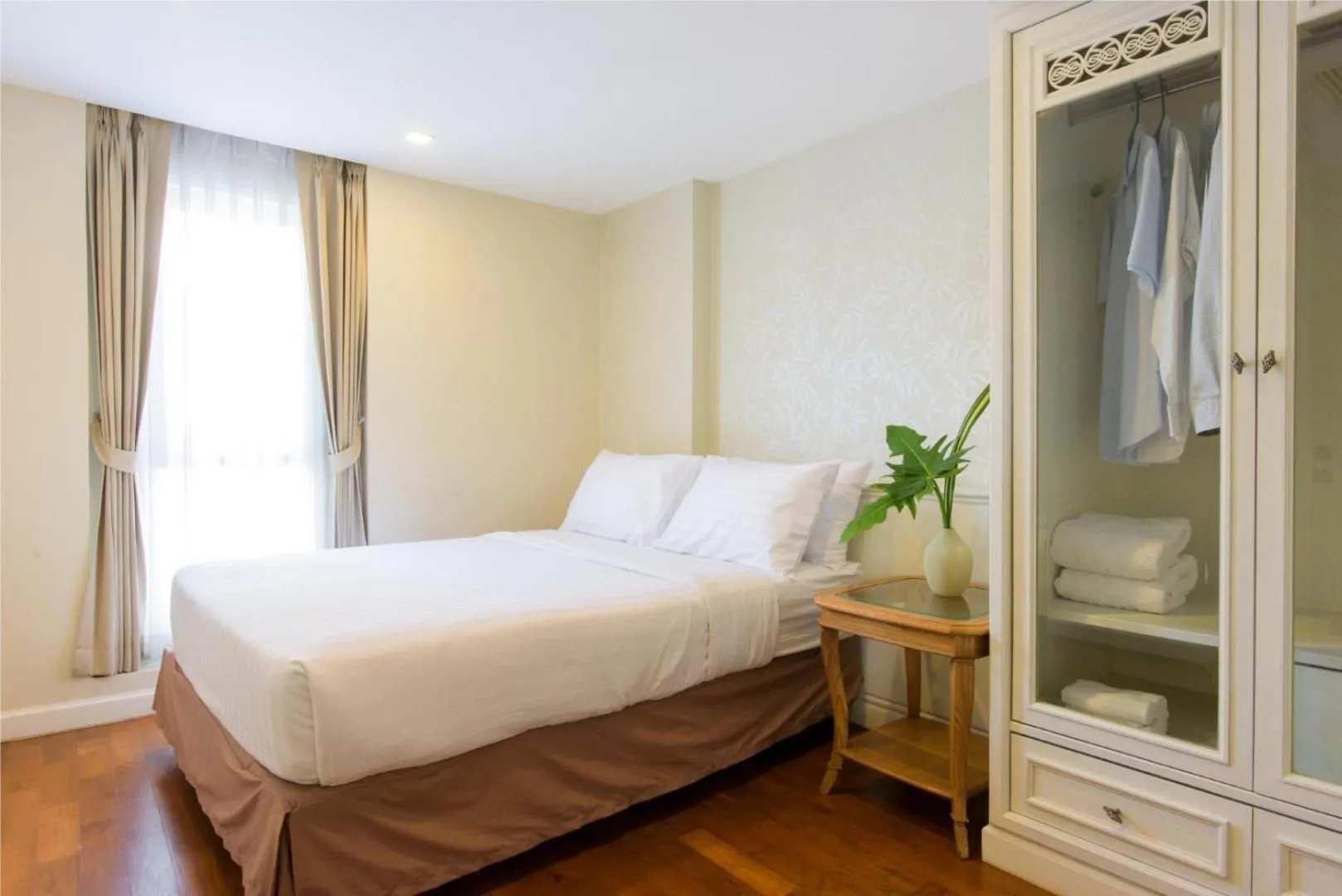 Three-Bedroom Suite in Sabai Sathorn Service Apartment