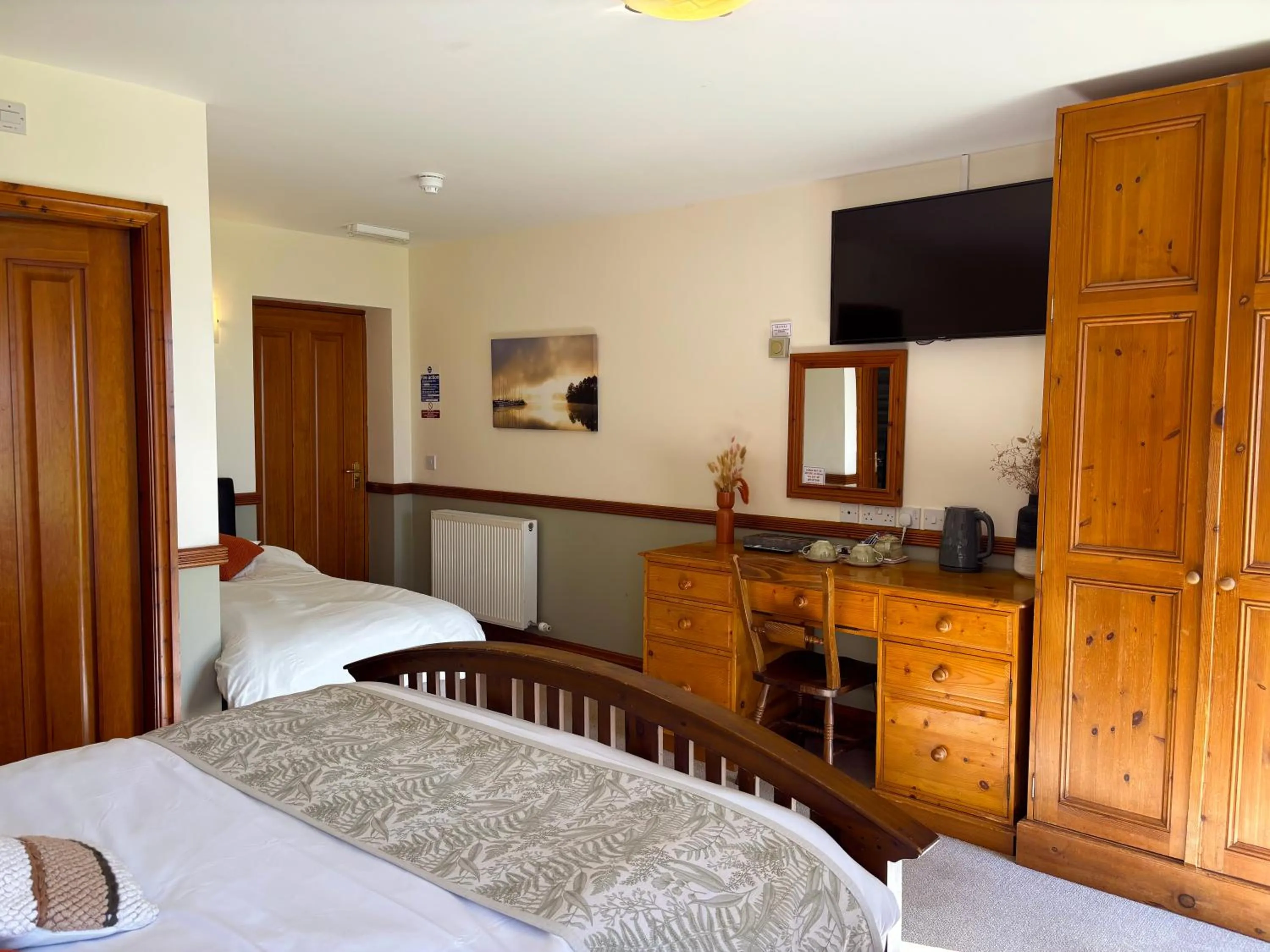 Bedroom, Bed in Fernhill Hotel