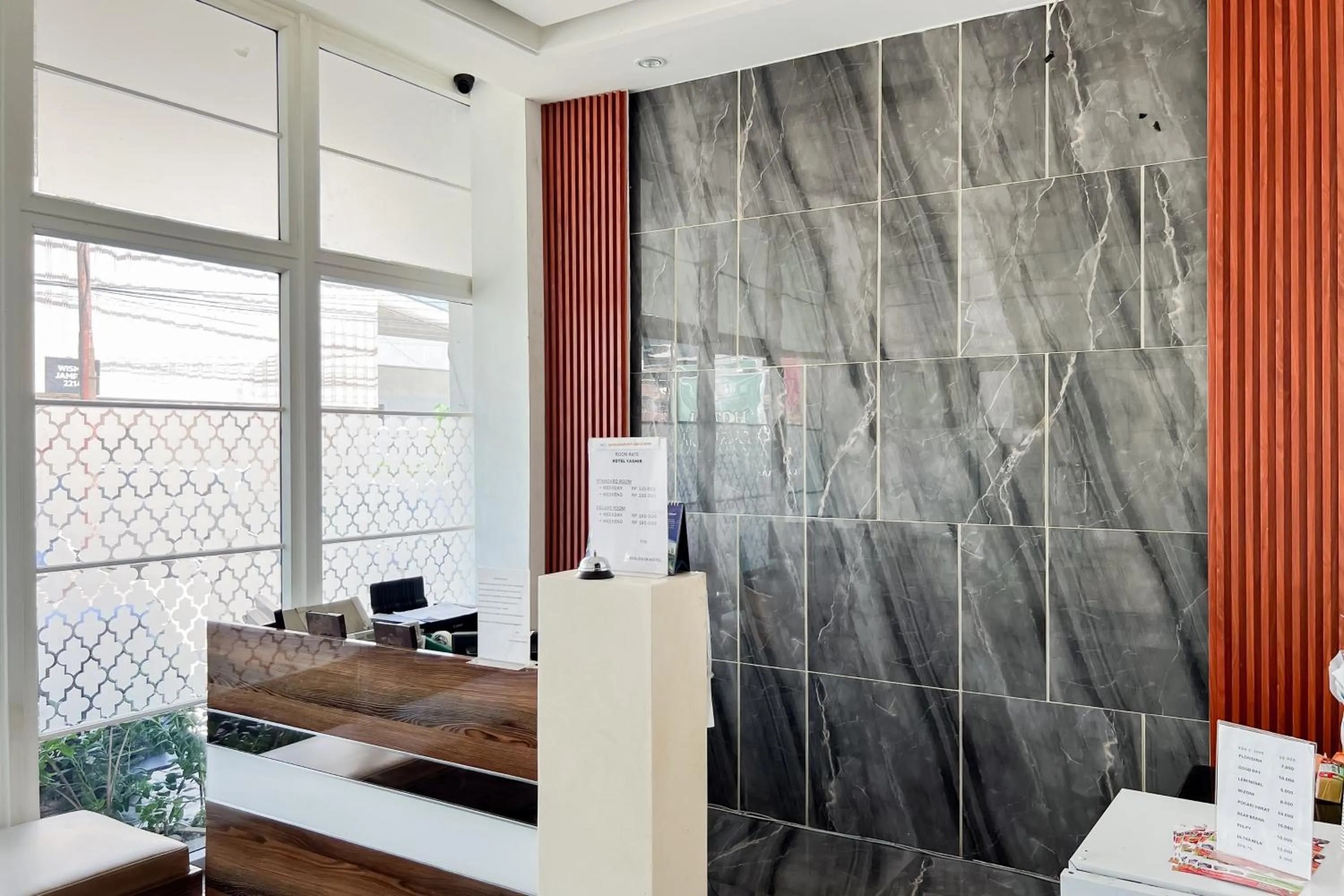 Lobby or reception in Urbanview Hotel Yasmin Makassar by RedDoorz