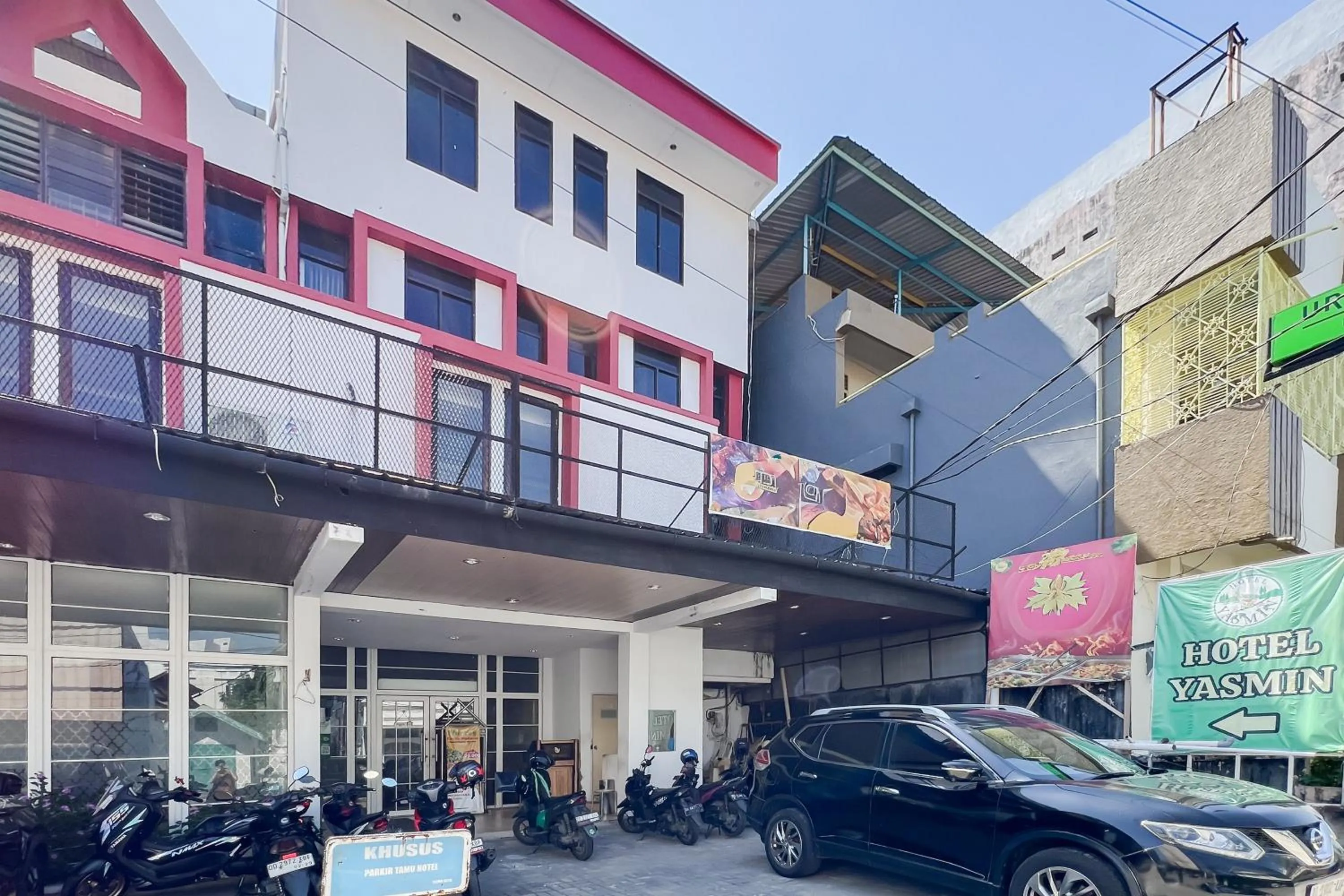 Facade/entrance in Urbanview Hotel Yasmin Makassar by RedDoorz