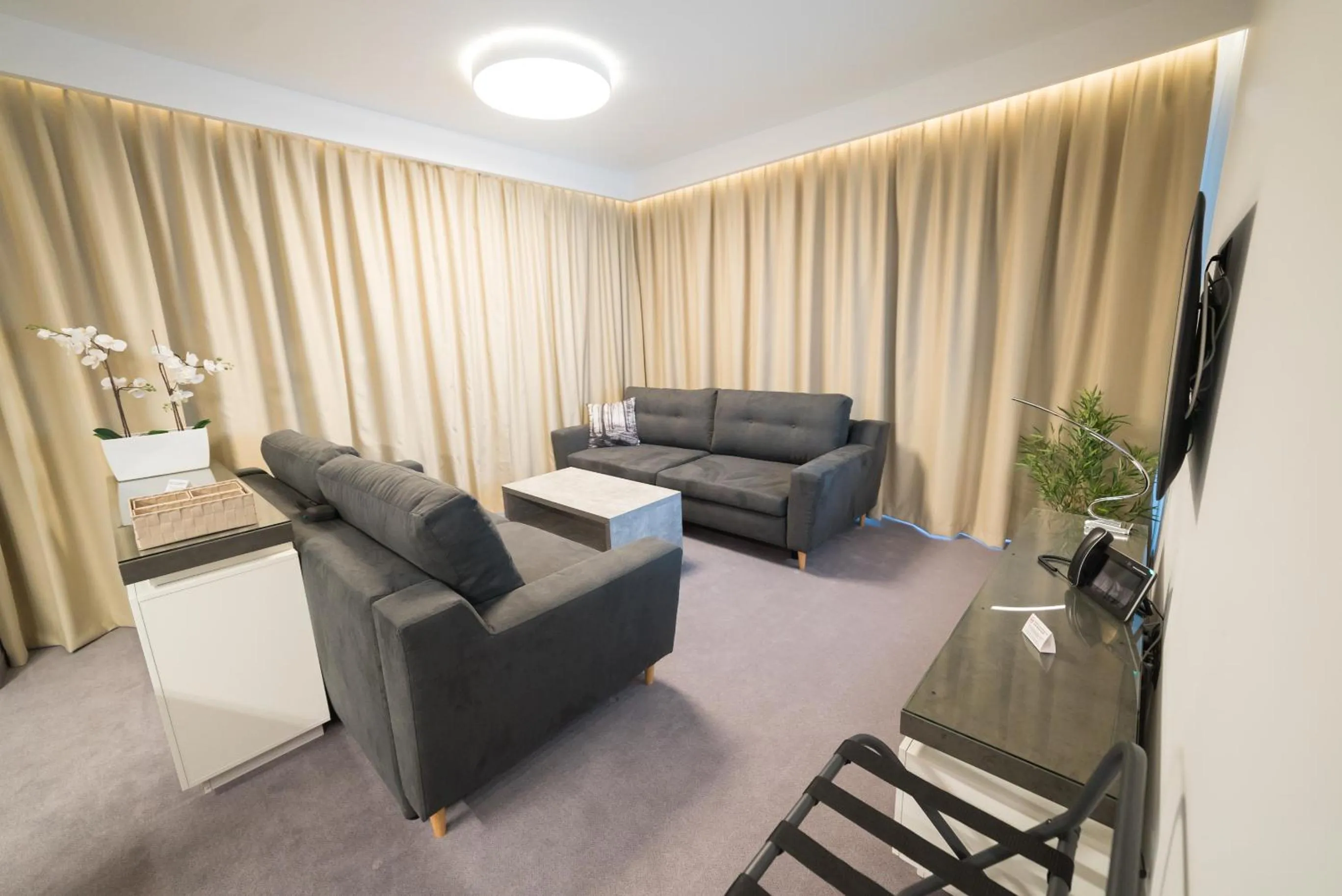 TV and multimedia in Apart-Hotel VIVI RESIDENCE & SPA