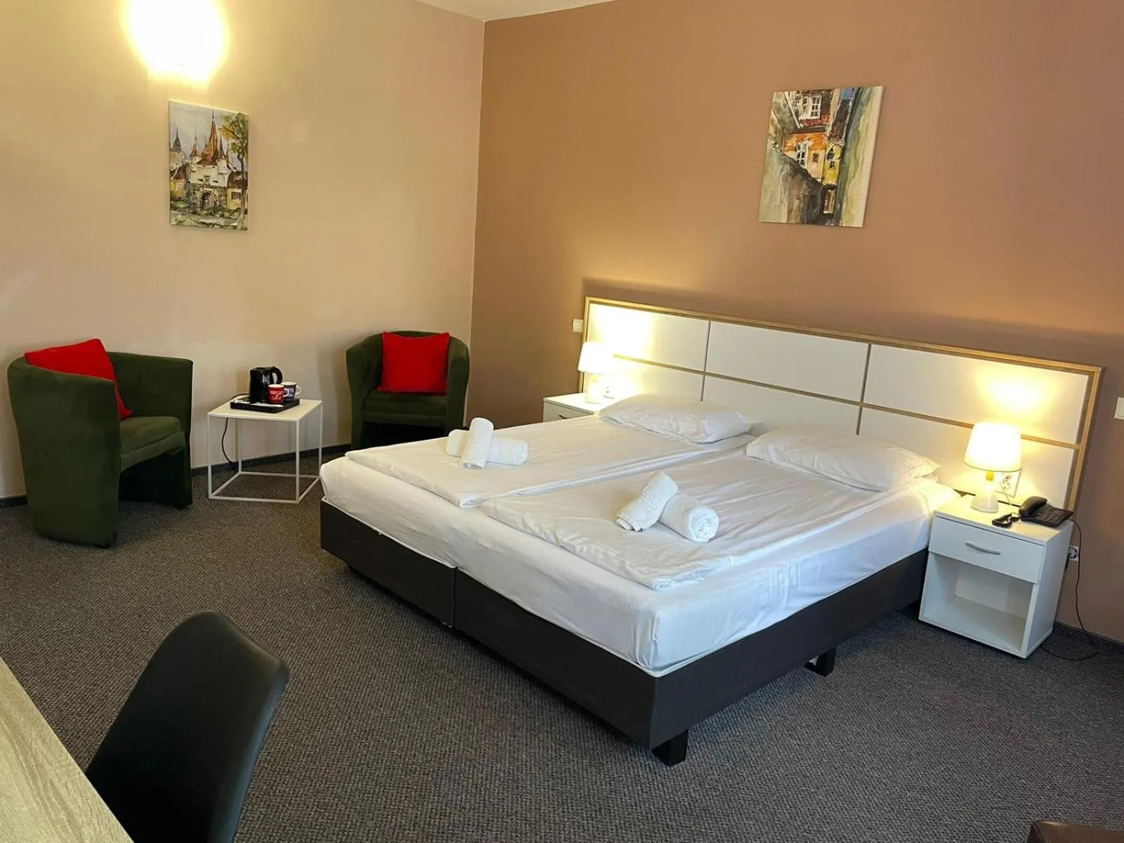 Photo of the whole room, Bed in Long Street Hotel