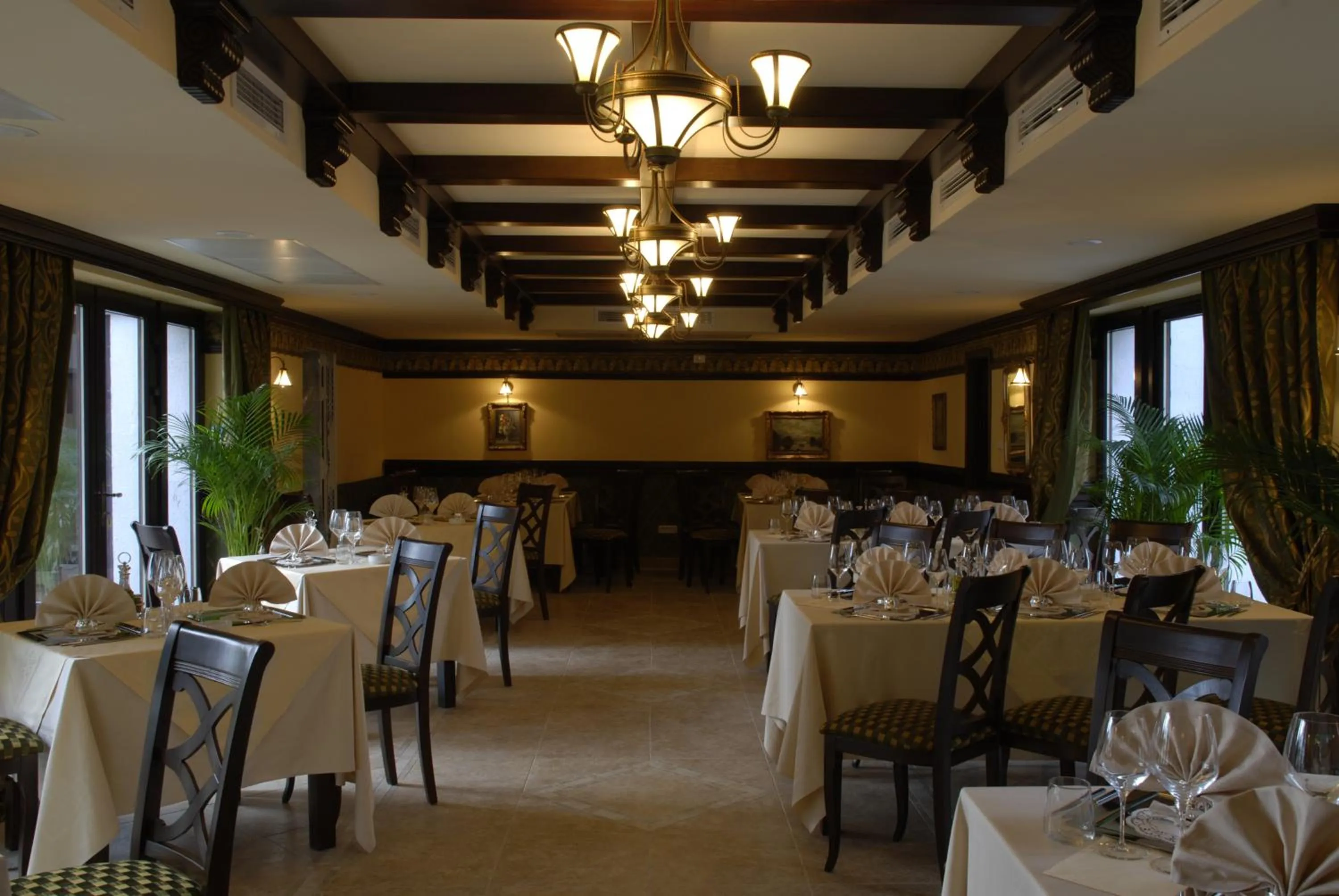 Restaurant/places to eat in Hotel Stejarul