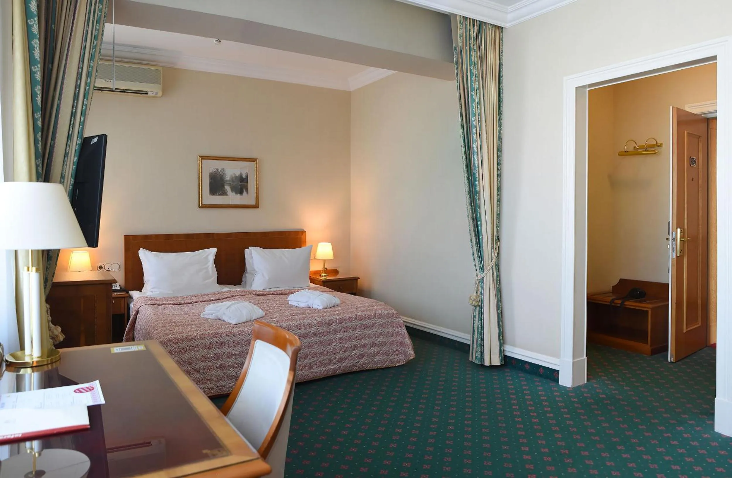 Photo of the whole room, Bed in Natsionalny Hotel