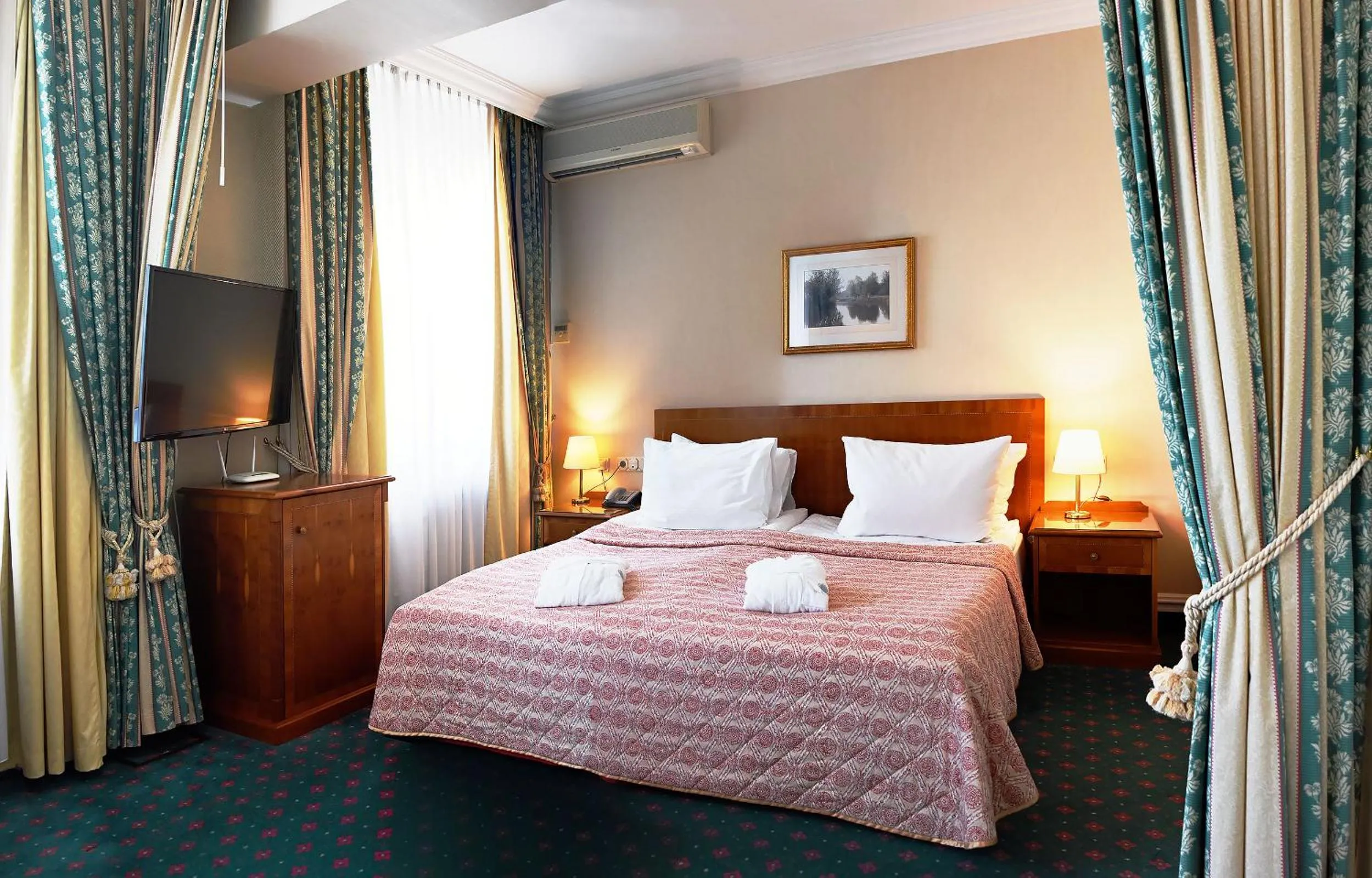 Photo of the whole room, Bed in Natsionalny Hotel