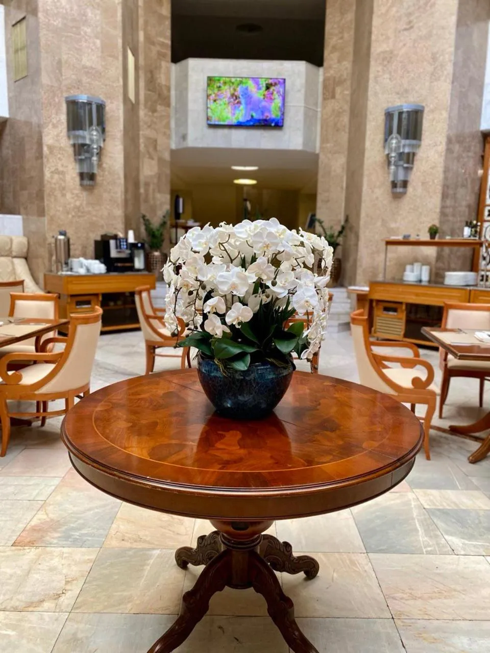 Restaurant/places to eat in Natsionalny Hotel