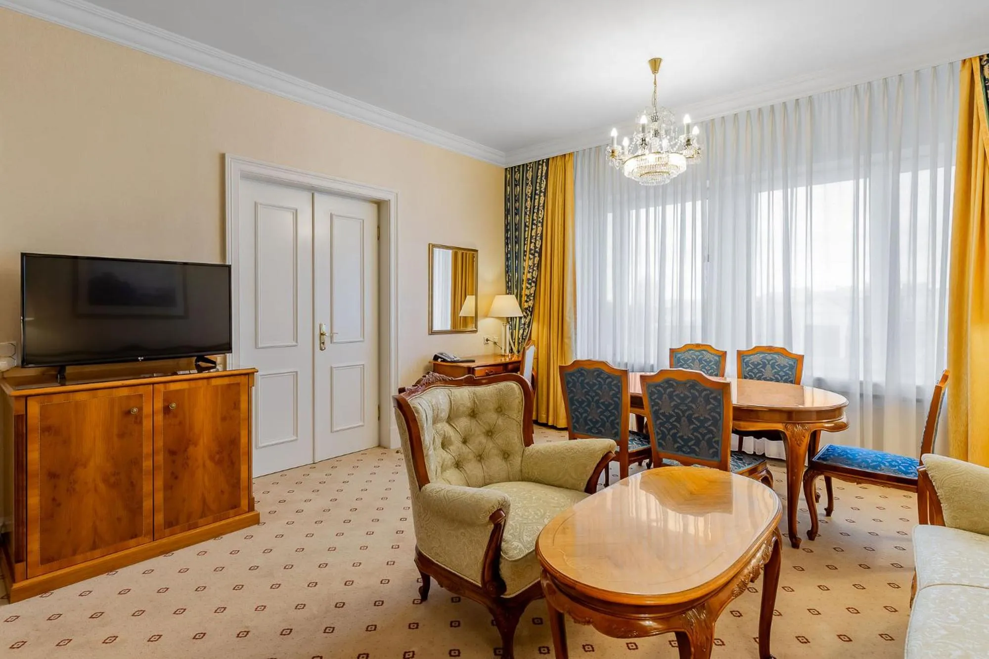 Living room in Natsionalny Hotel