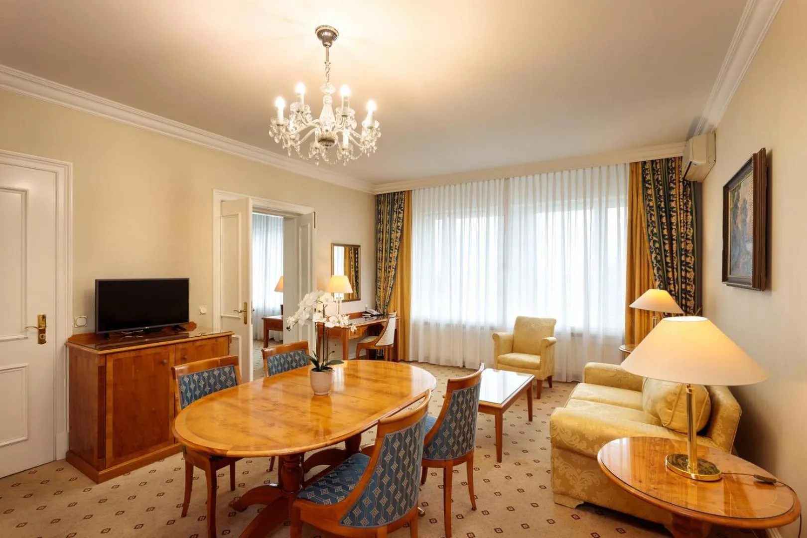 Photo of the whole room in Natsionalny Hotel