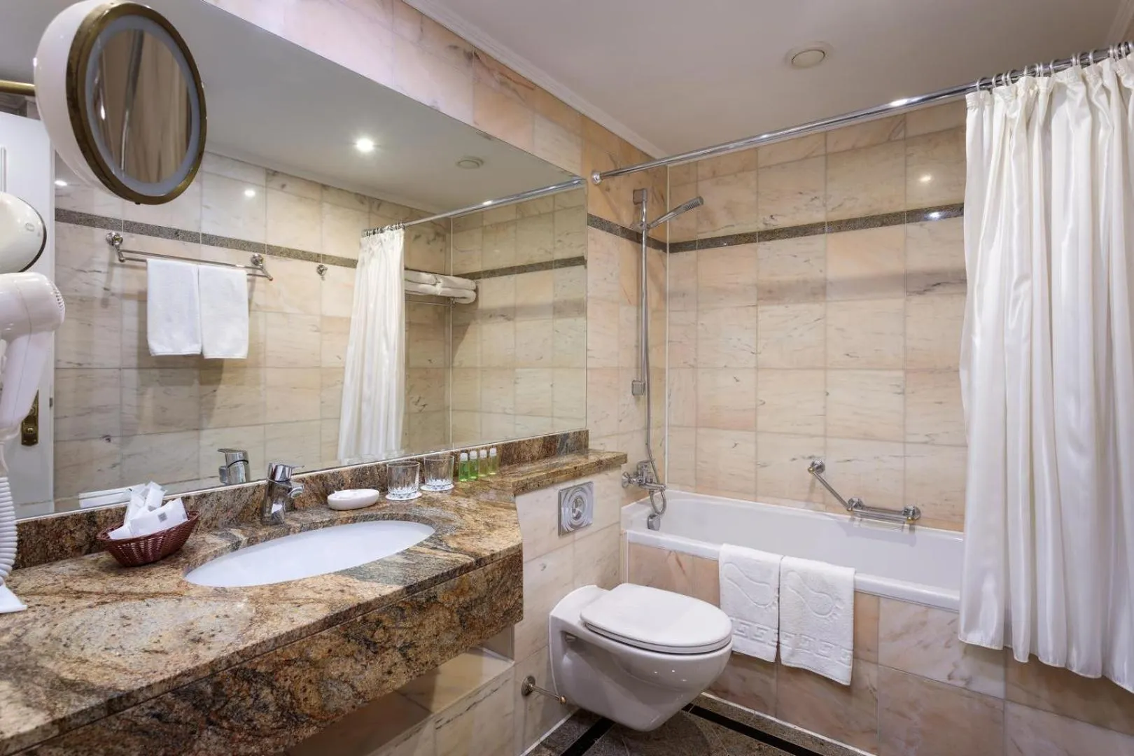 Bathroom in Natsionalny Hotel