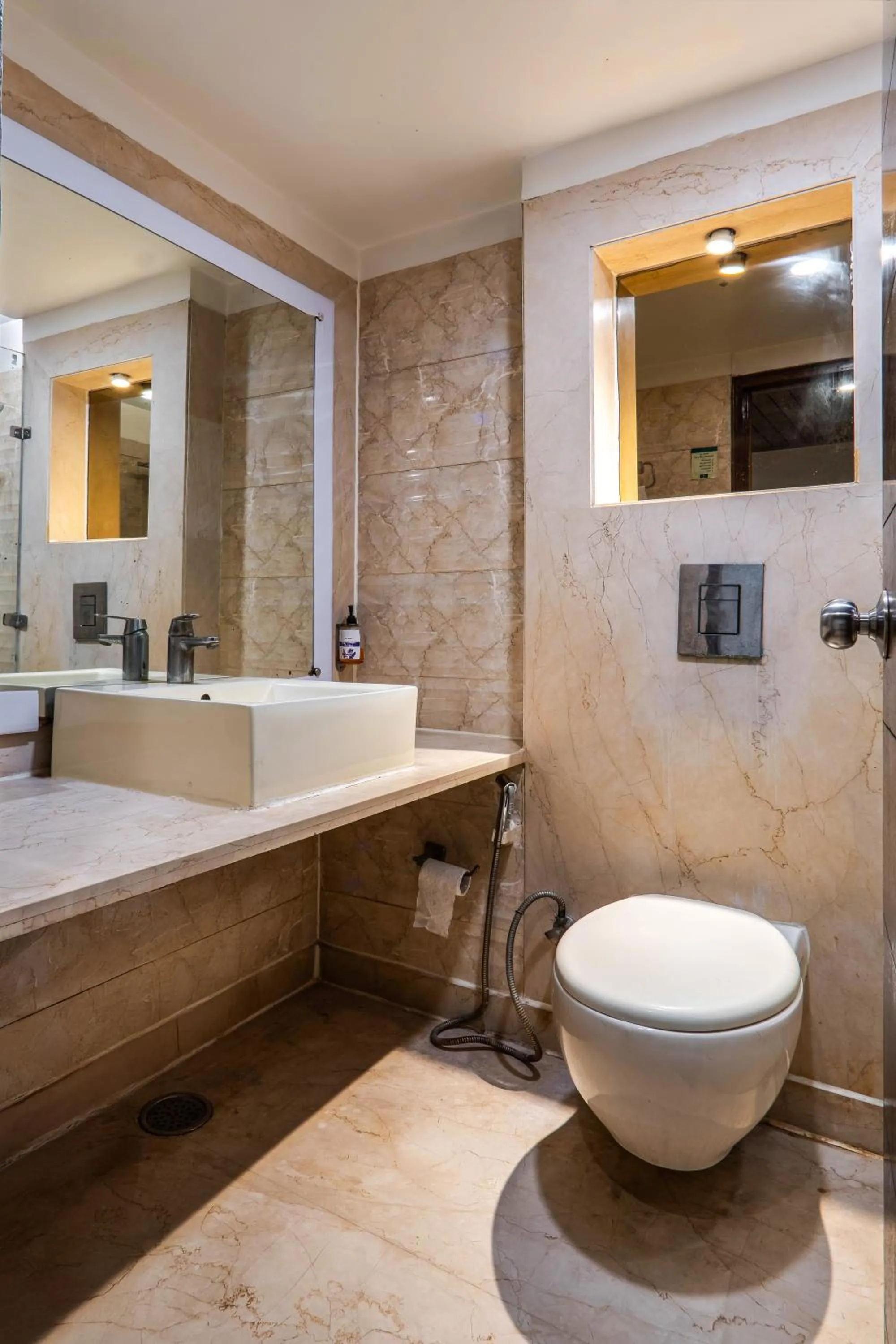 Toilet in Hotel Le Roi Near New Delhi Railway Station