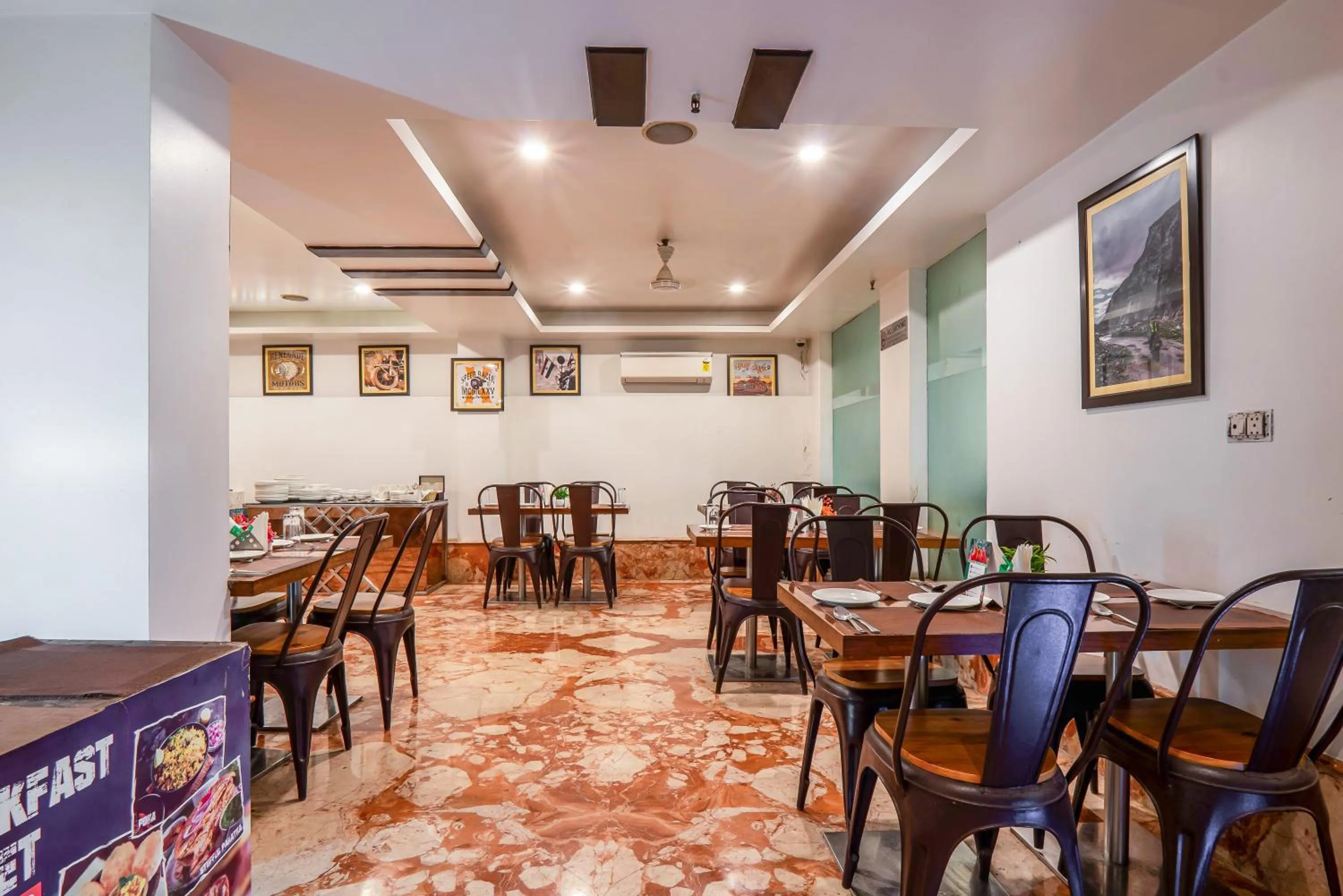 Restaurant/places to eat in Hotel Le Roi Near New Delhi Railway Station
