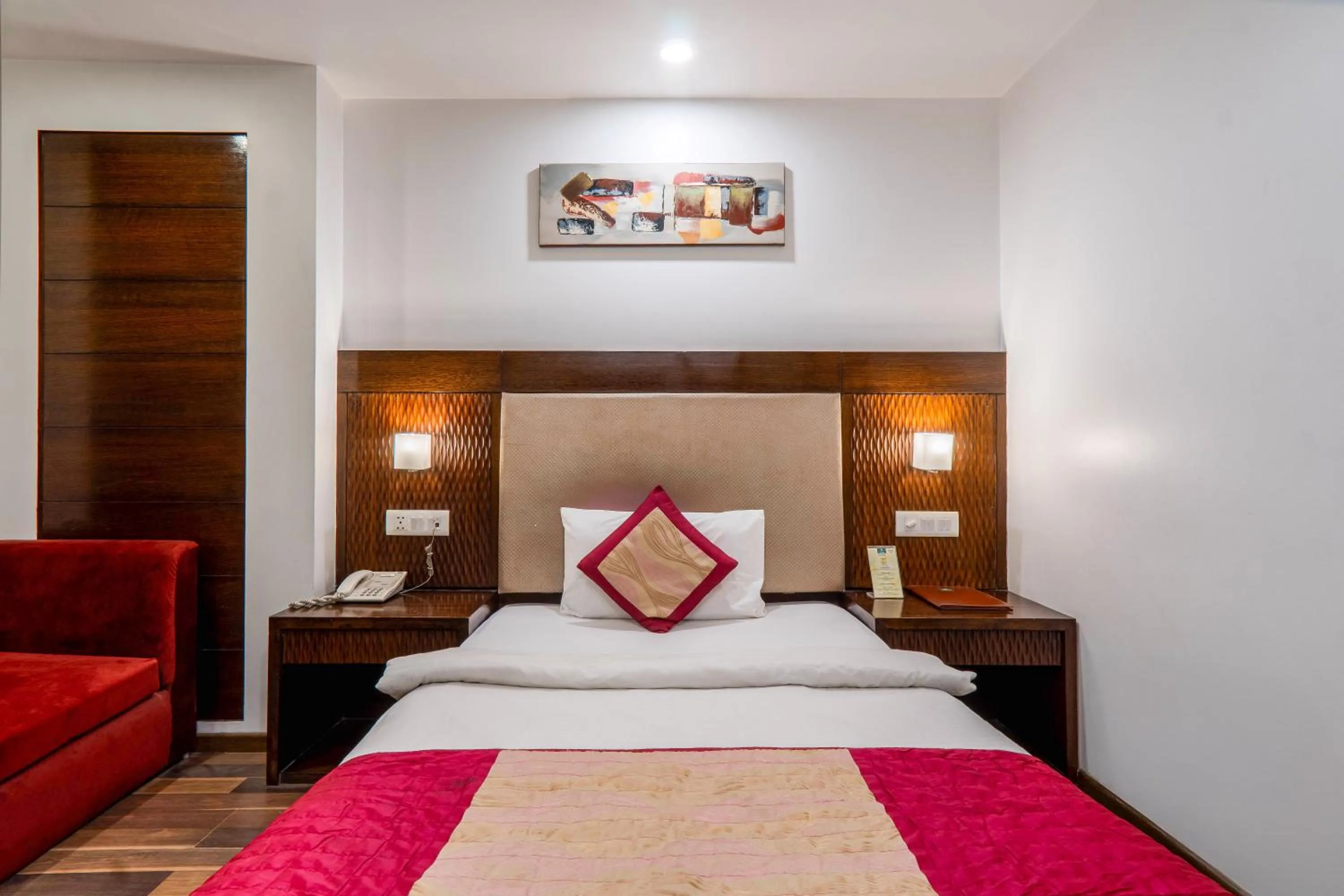 Bed in Hotel Le Roi Near New Delhi Railway Station