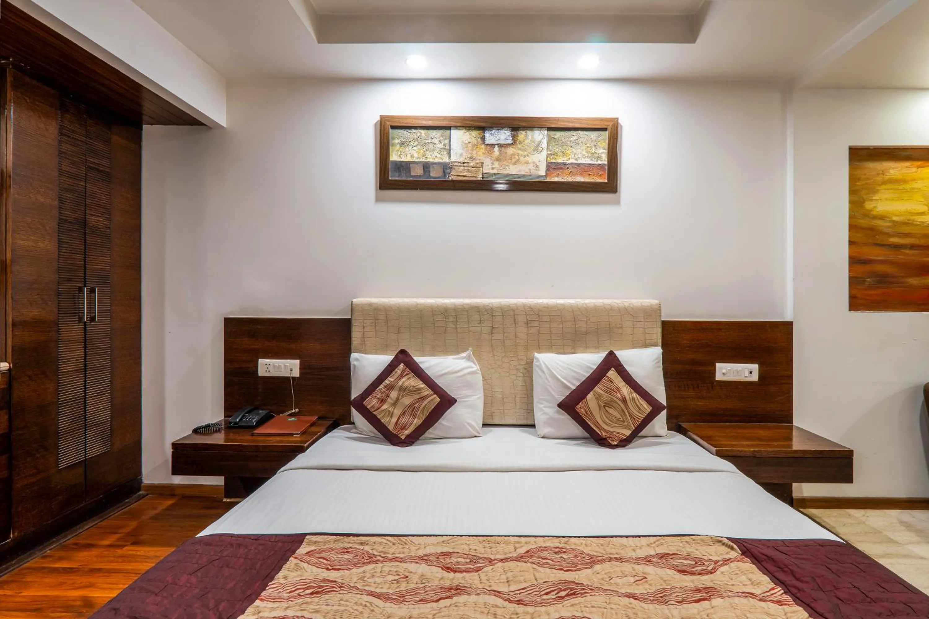 Bed in Hotel Le Roi Near New Delhi Railway Station