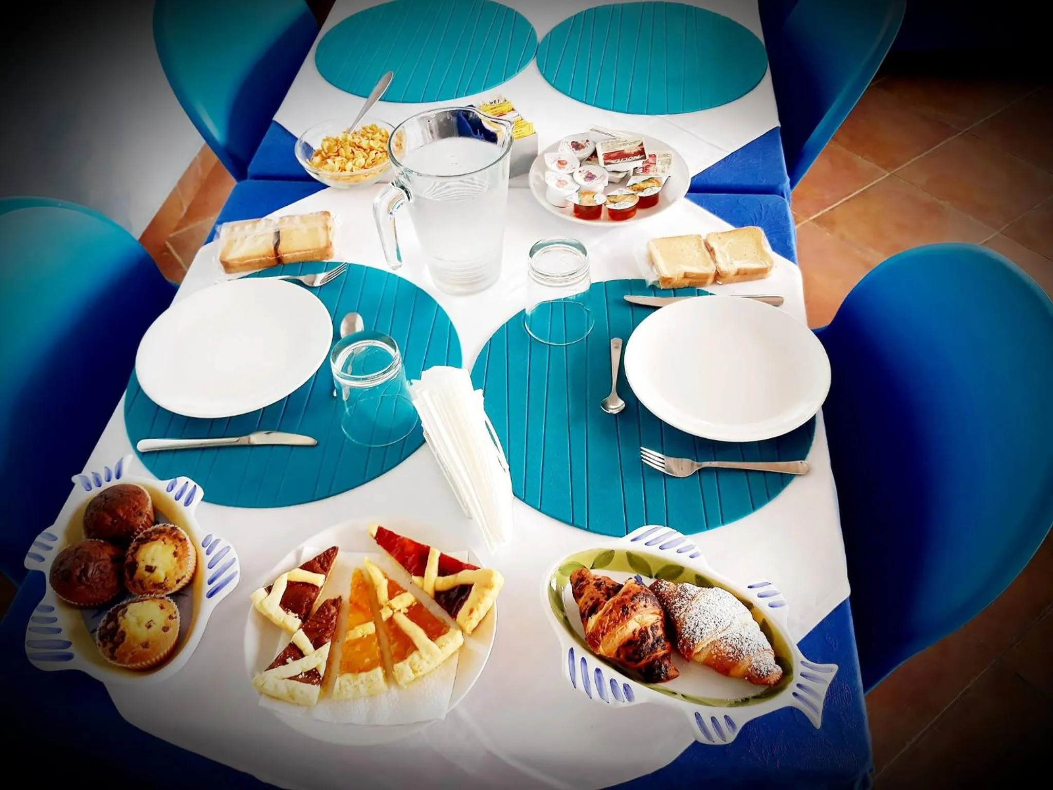 Buffet breakfast in Yachting Club Mare