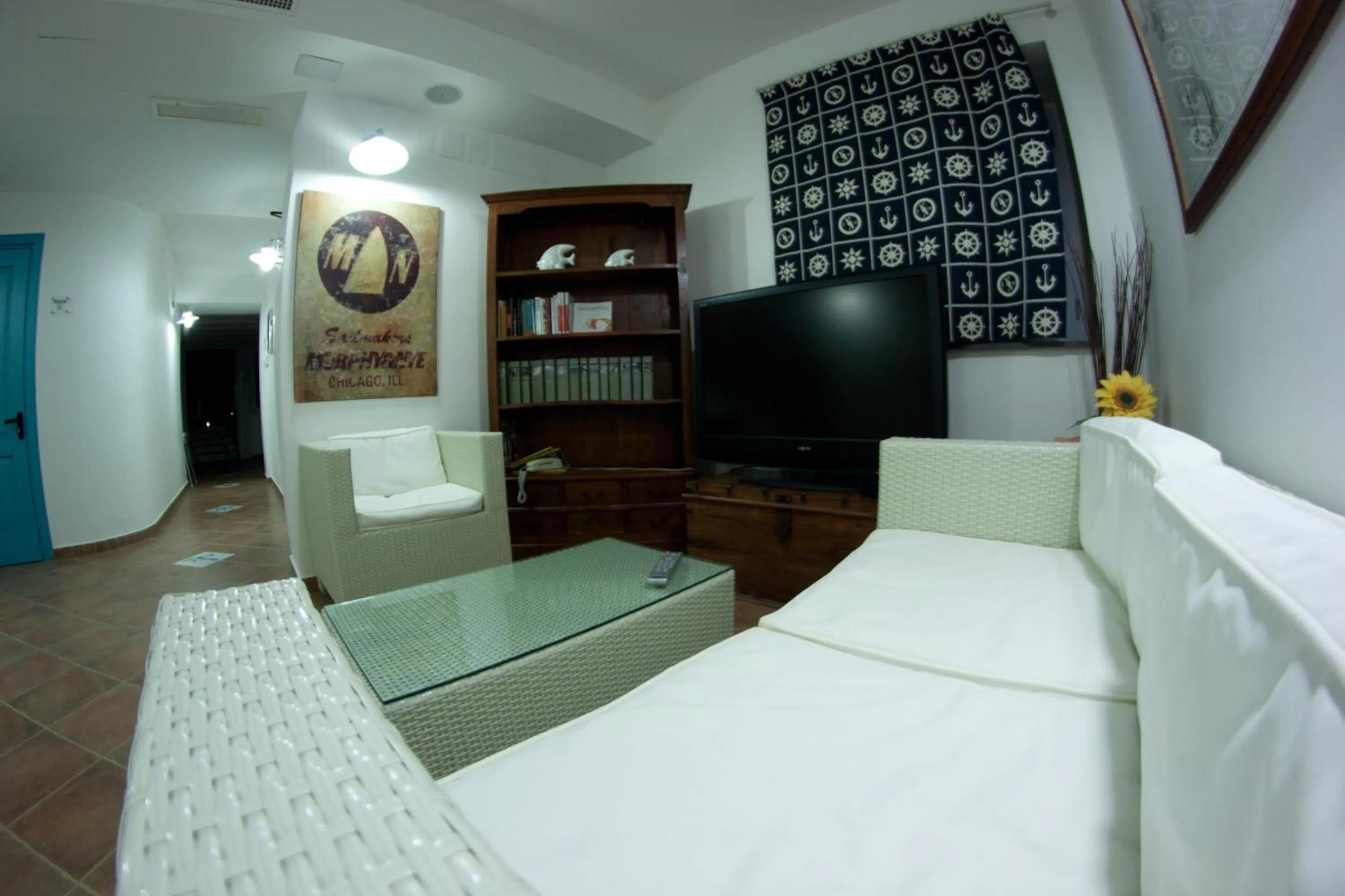 Communal lounge/ TV room, Bed in Yachting Club Mare