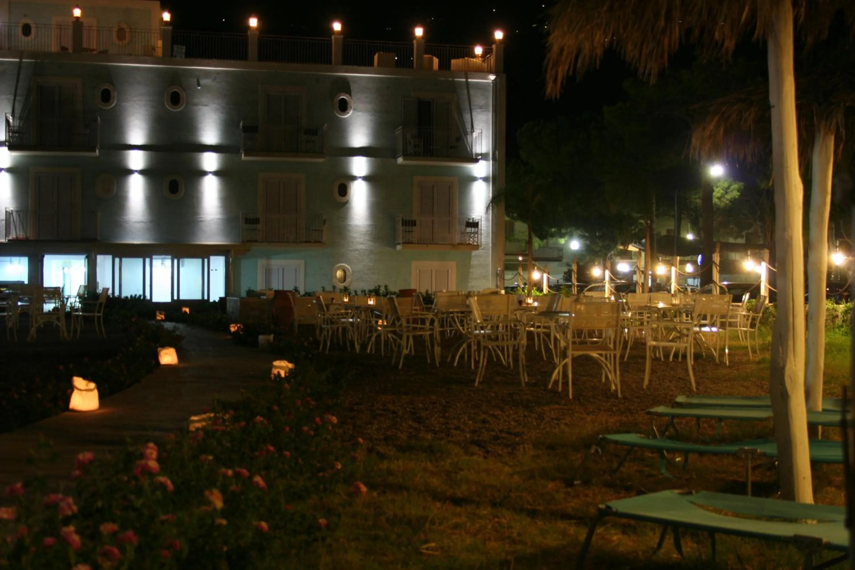 Facade/entrance in Yachting Club Mare