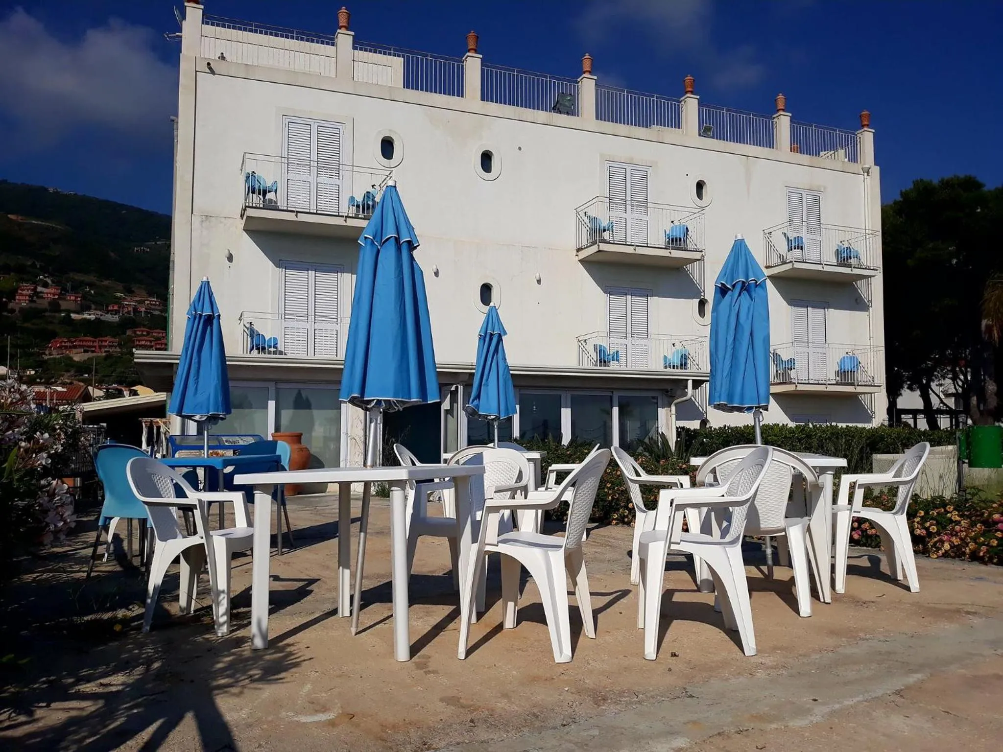 Facade/entrance in Yachting Club Mare