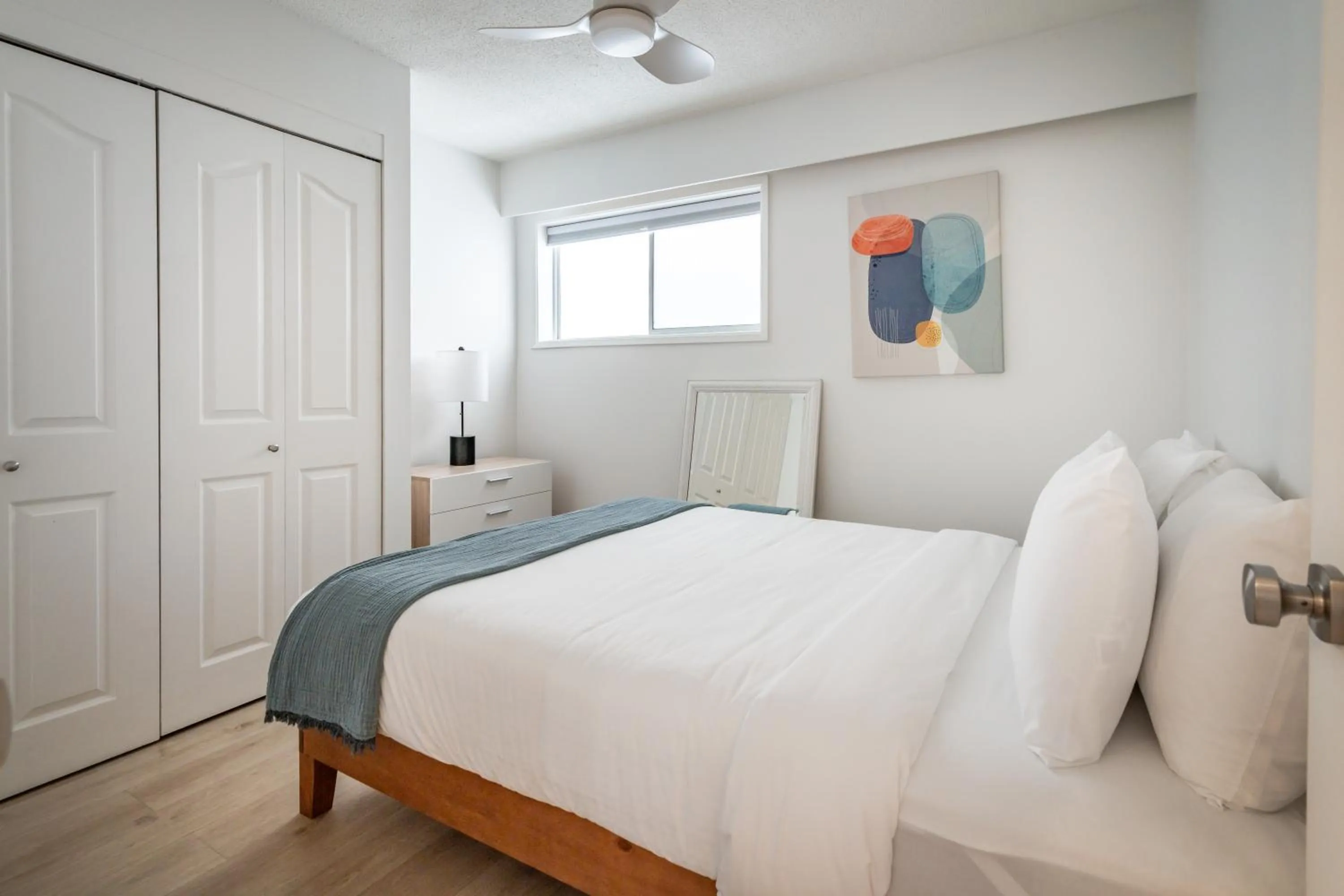 Bedroom, Bed in Okanagan Lakefront Resort