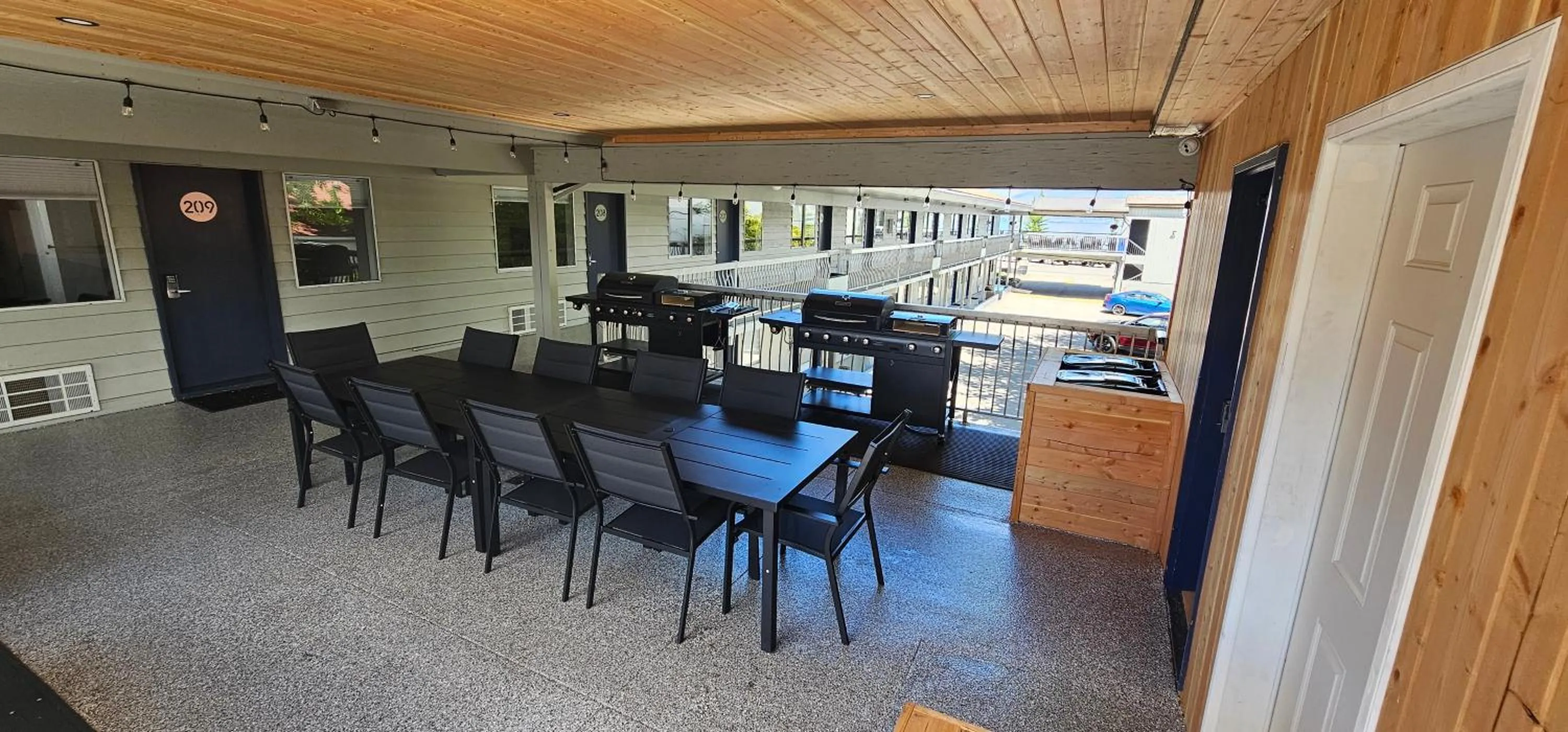 BBQ facilities in Okanagan Lakefront Resort