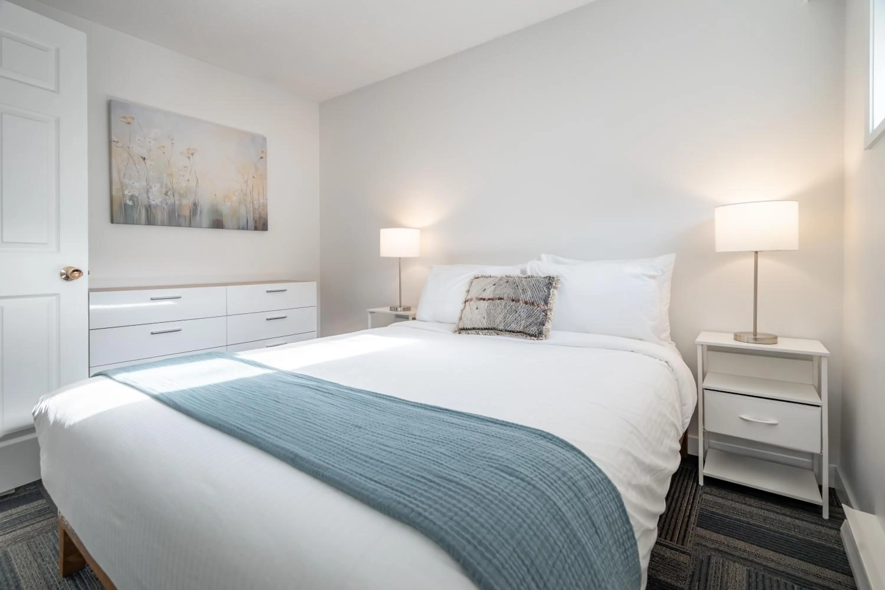 Bedroom, Bed in Okanagan Lakefront Resort