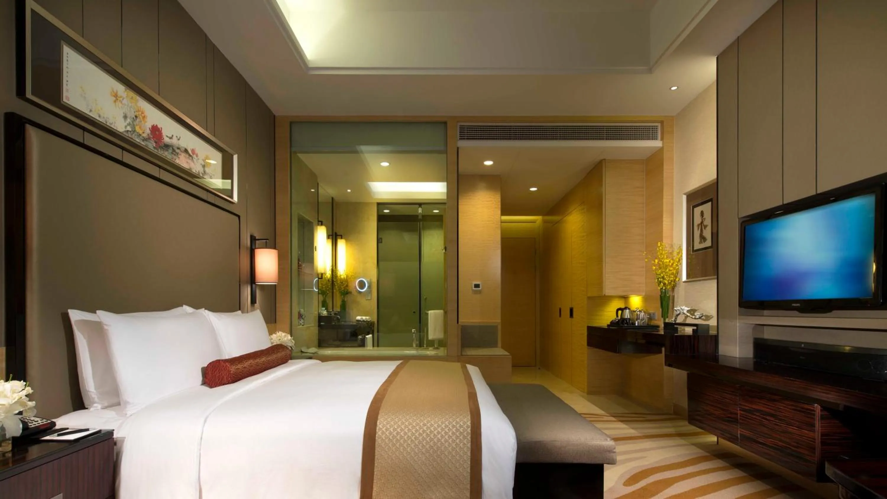 Photo of the whole room, Bed in InterContinental Tangshan by IHG