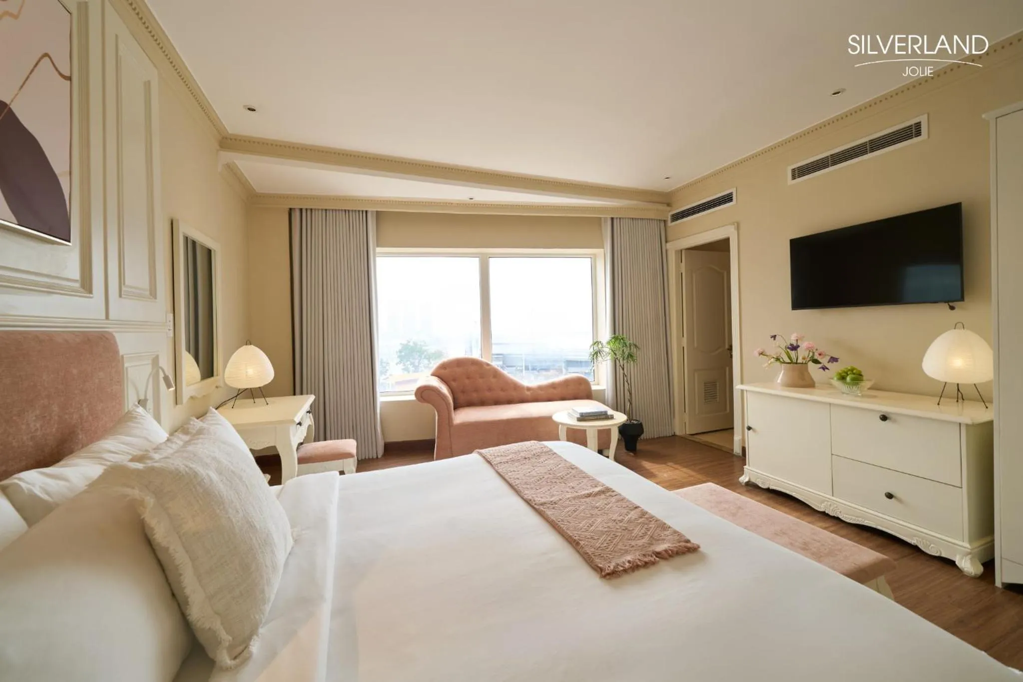 Photo of the whole room, Bed in Silverland Jolie Hotel