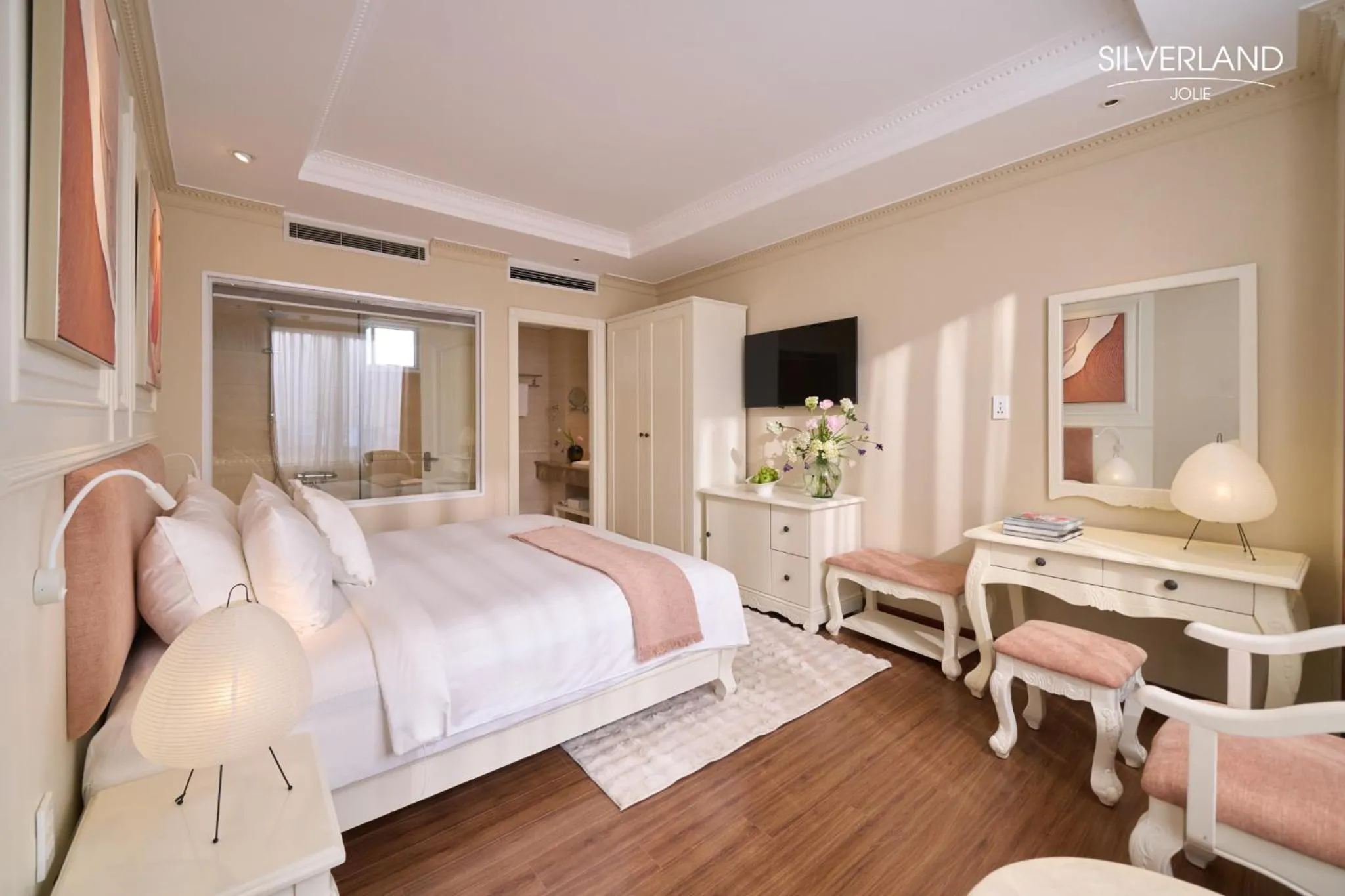 Photo of the whole room, Bed in Silverland Jolie Hotel