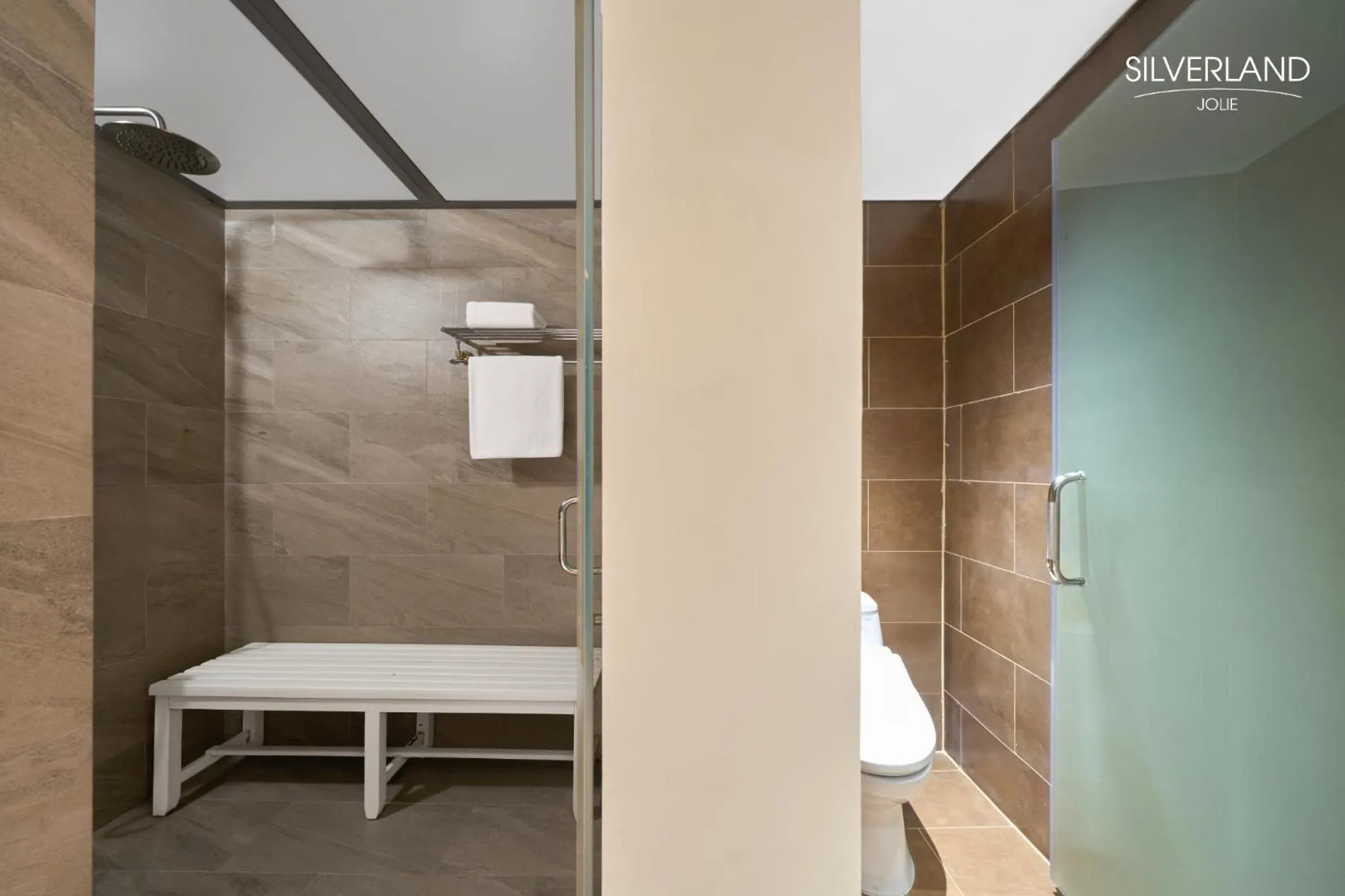 Bathroom in Silverland Jolie Hotel