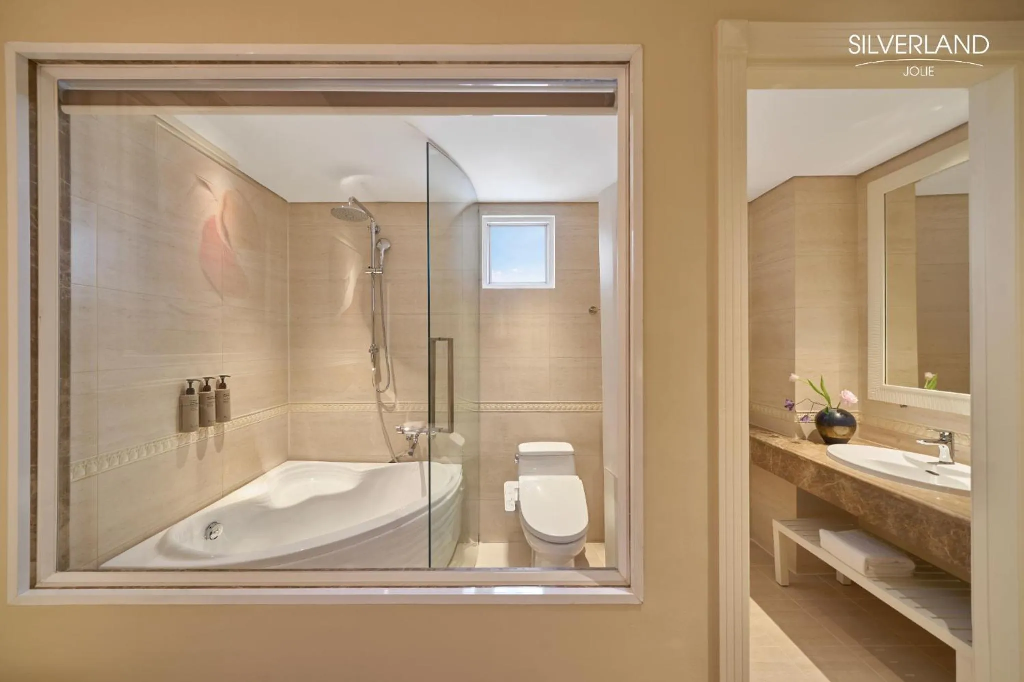 Bathroom in Silverland Jolie Hotel