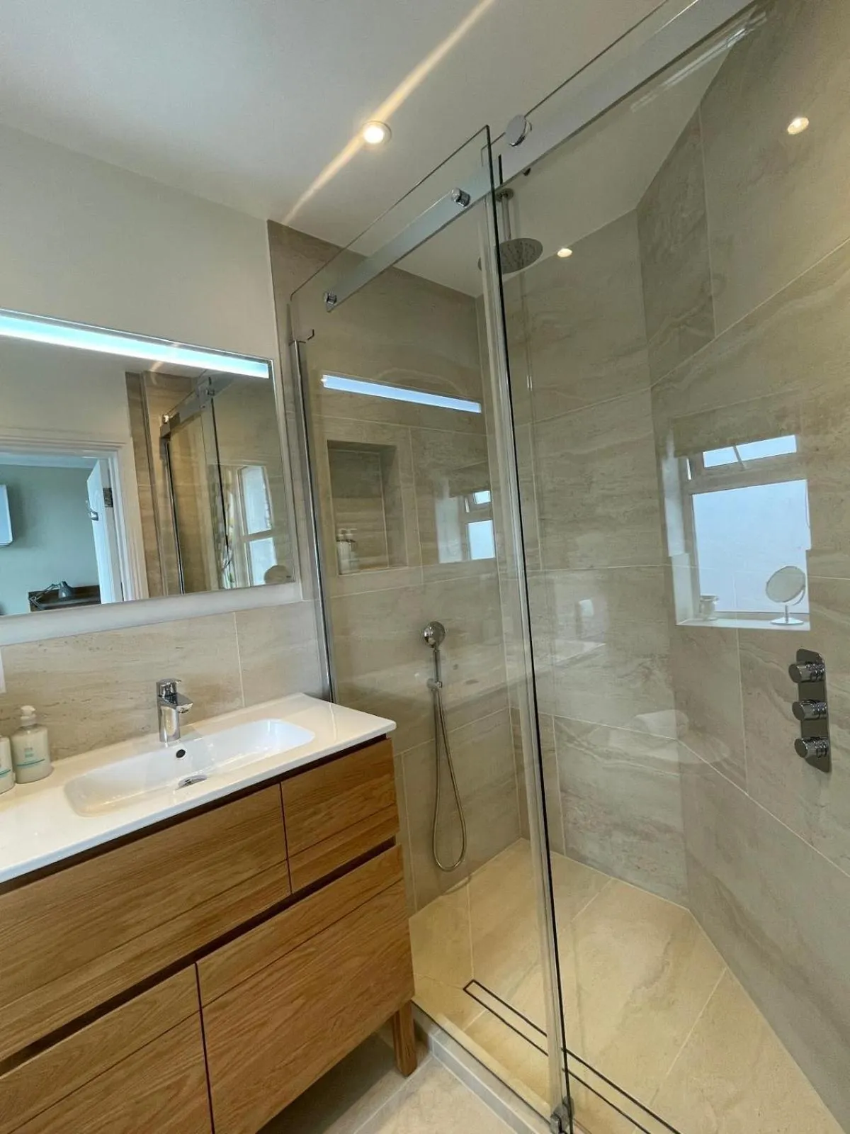 Shower in Beach Lodge