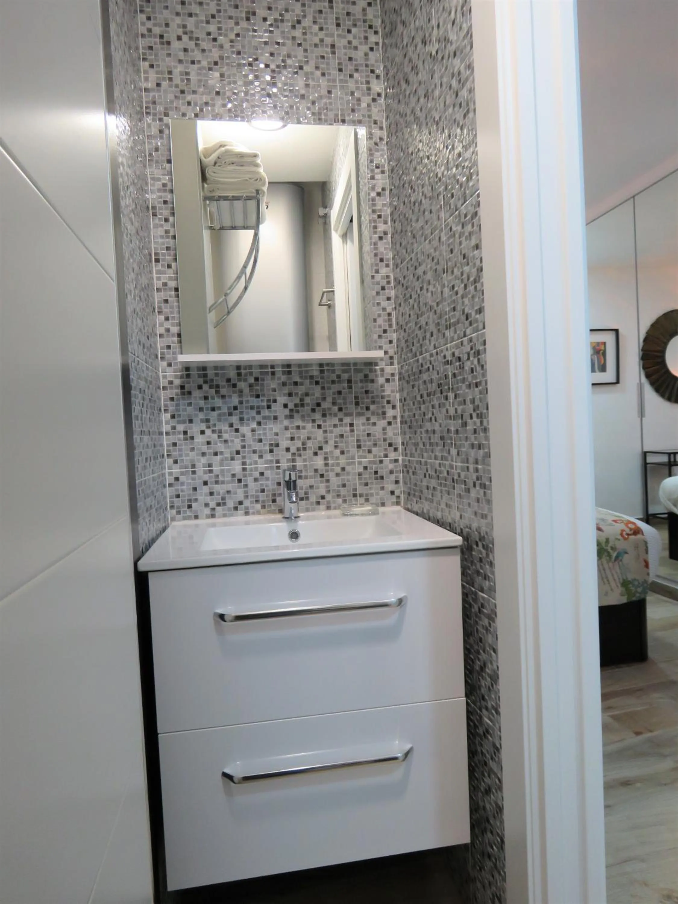 Bathroom in Living Sevilla Apartments Hércules