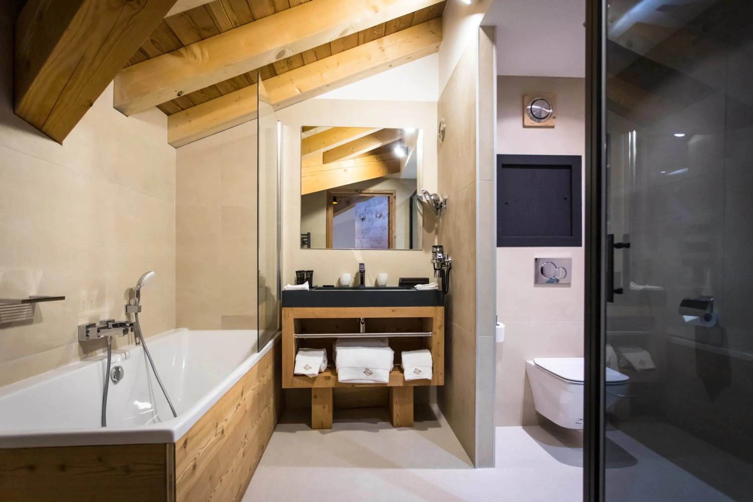 Bathroom in Hôtel Daria-I Nor by Les Etincelles