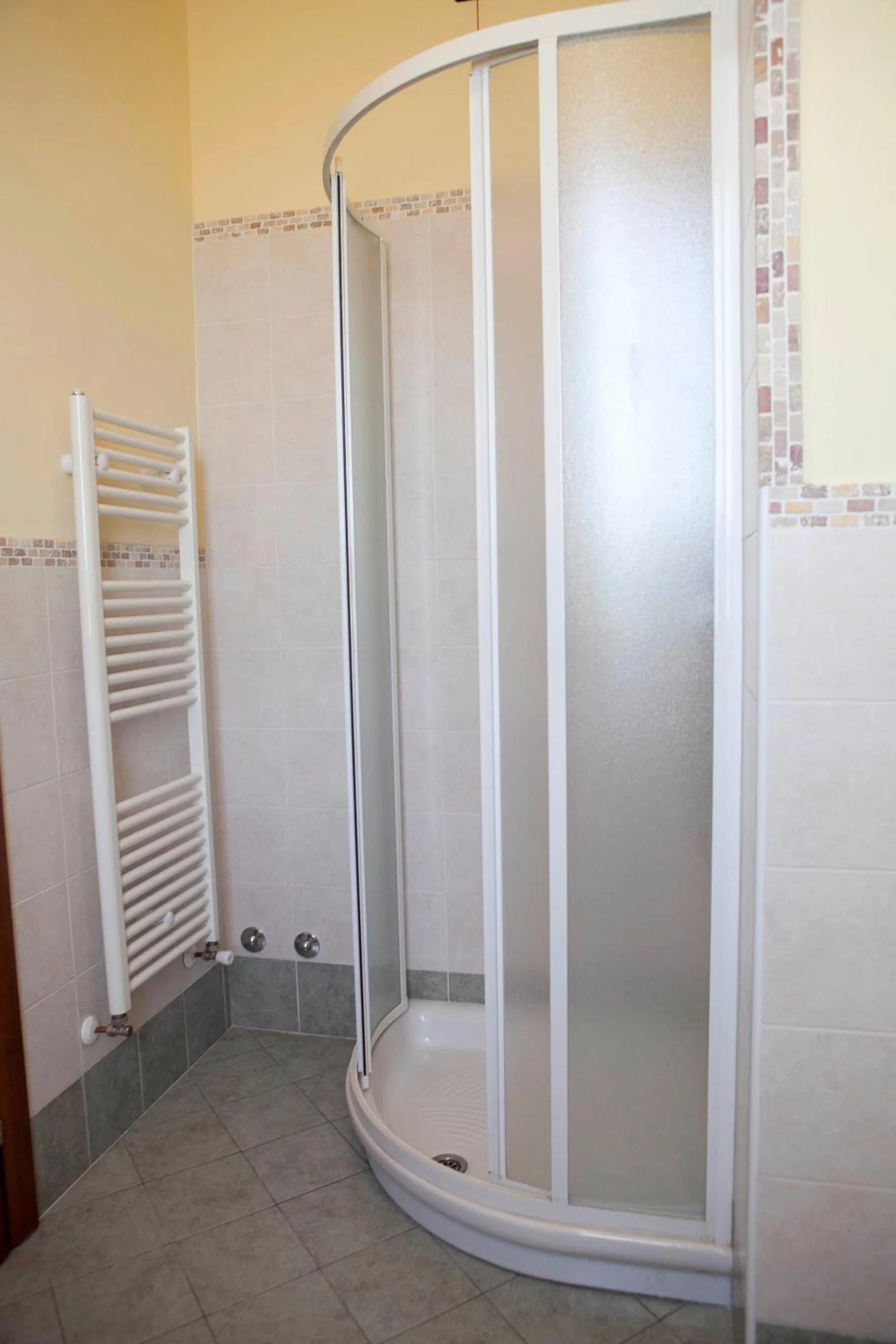 Shower in B&B Raffiori