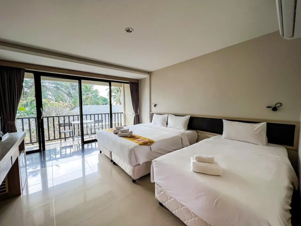 Bed in Chaolao Tosang Beach Hotel