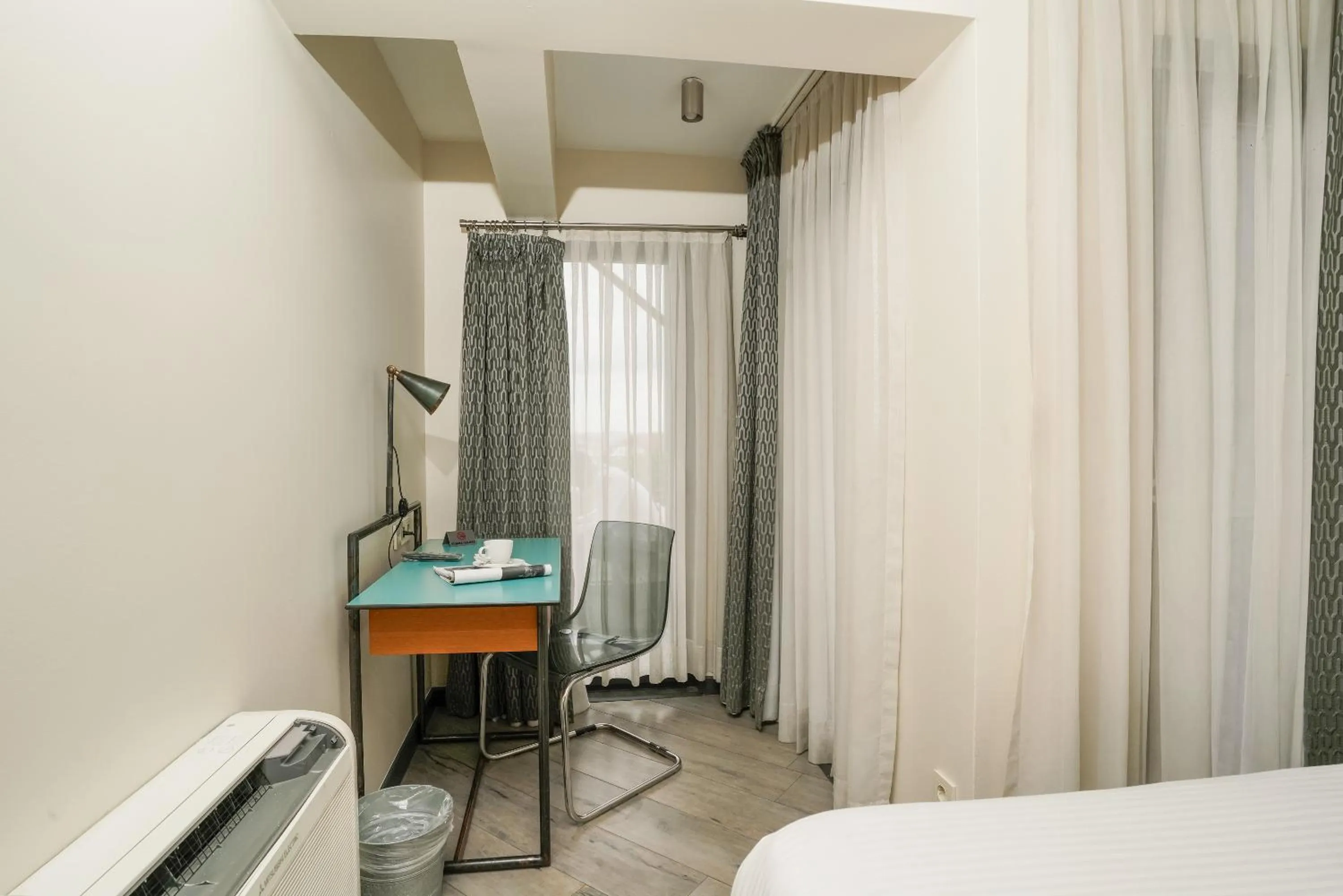 Seating area, Bed in Faros Hotel Taksim-Special Category