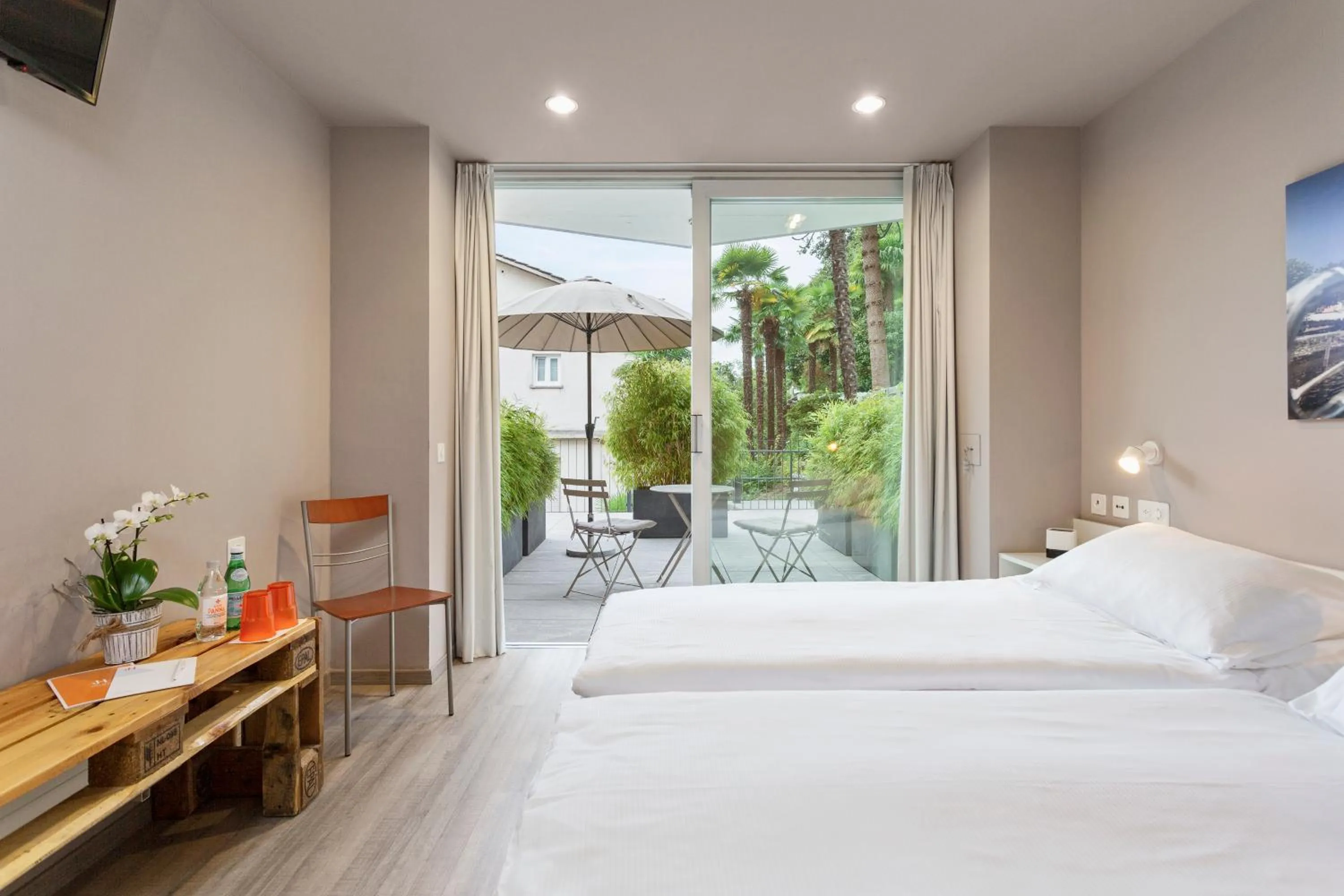 Photo of the whole room, Bed in Jazz Hotel Ascona