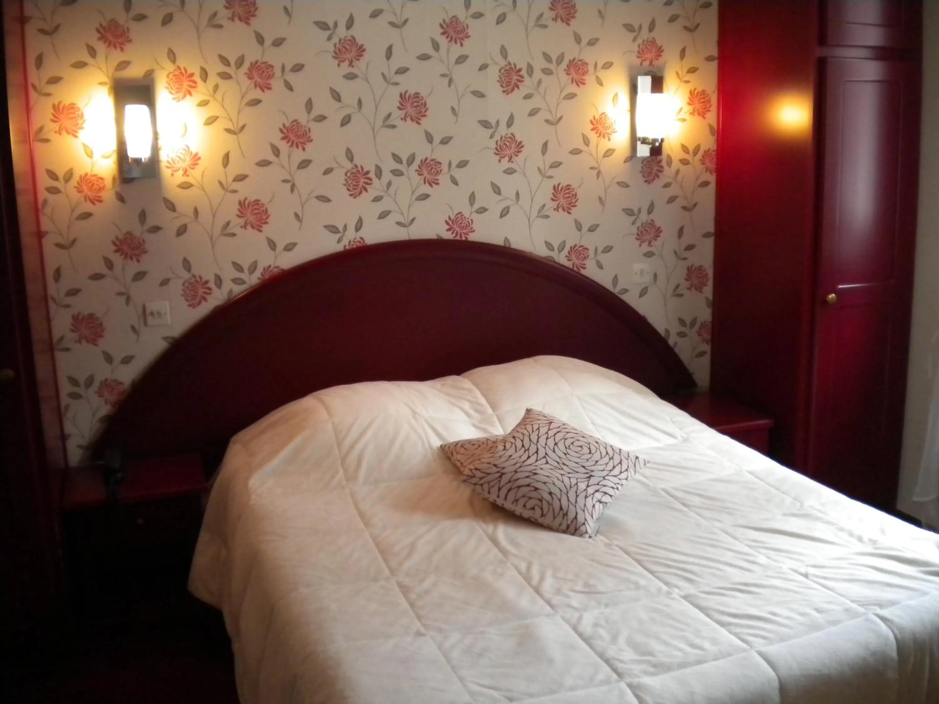 Bedroom, Bed in Hotel Restaurant A l'Ange