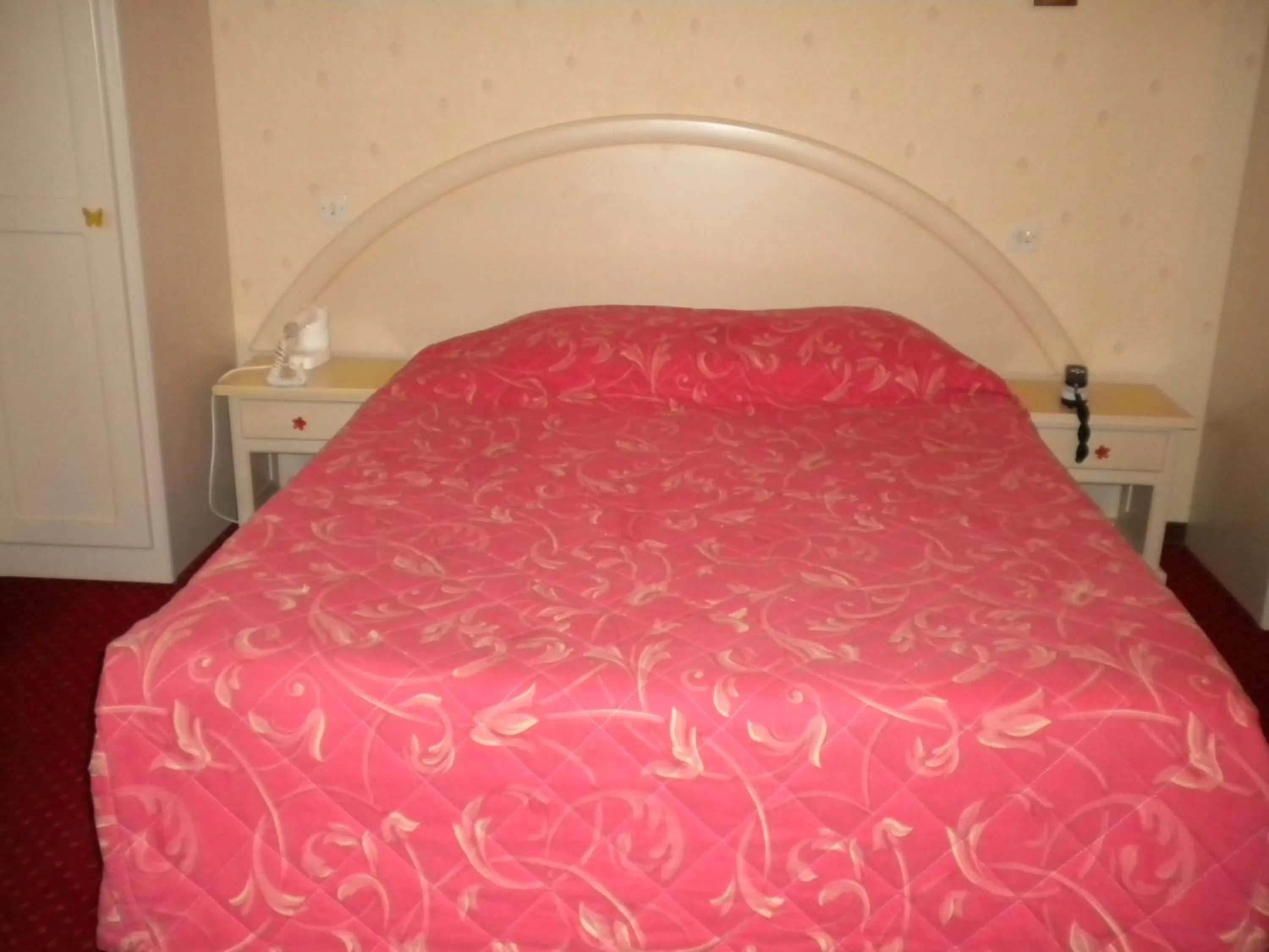 Photo of the whole room, Bed in Hotel Restaurant A l'Ange