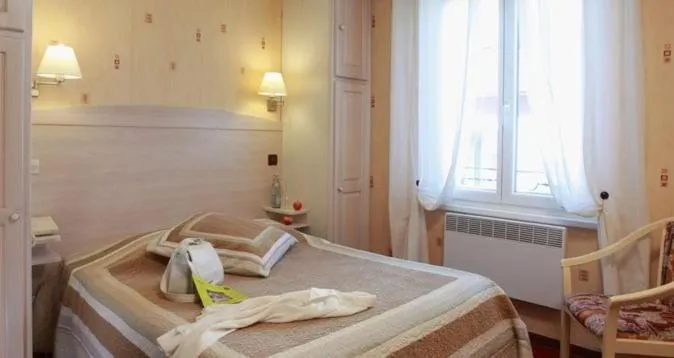 Photo of the whole room, Bed in Hotel Restaurant A l'Ange
