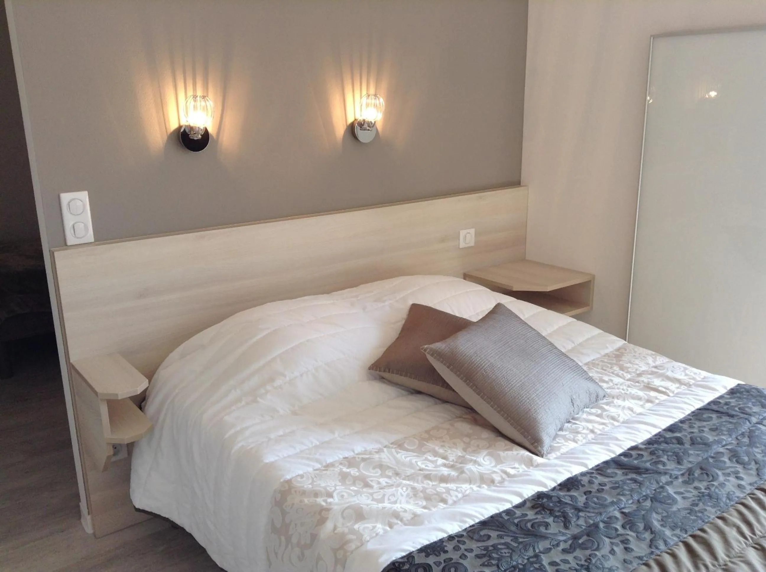 Bed in Hotel Restaurant A l'Ange