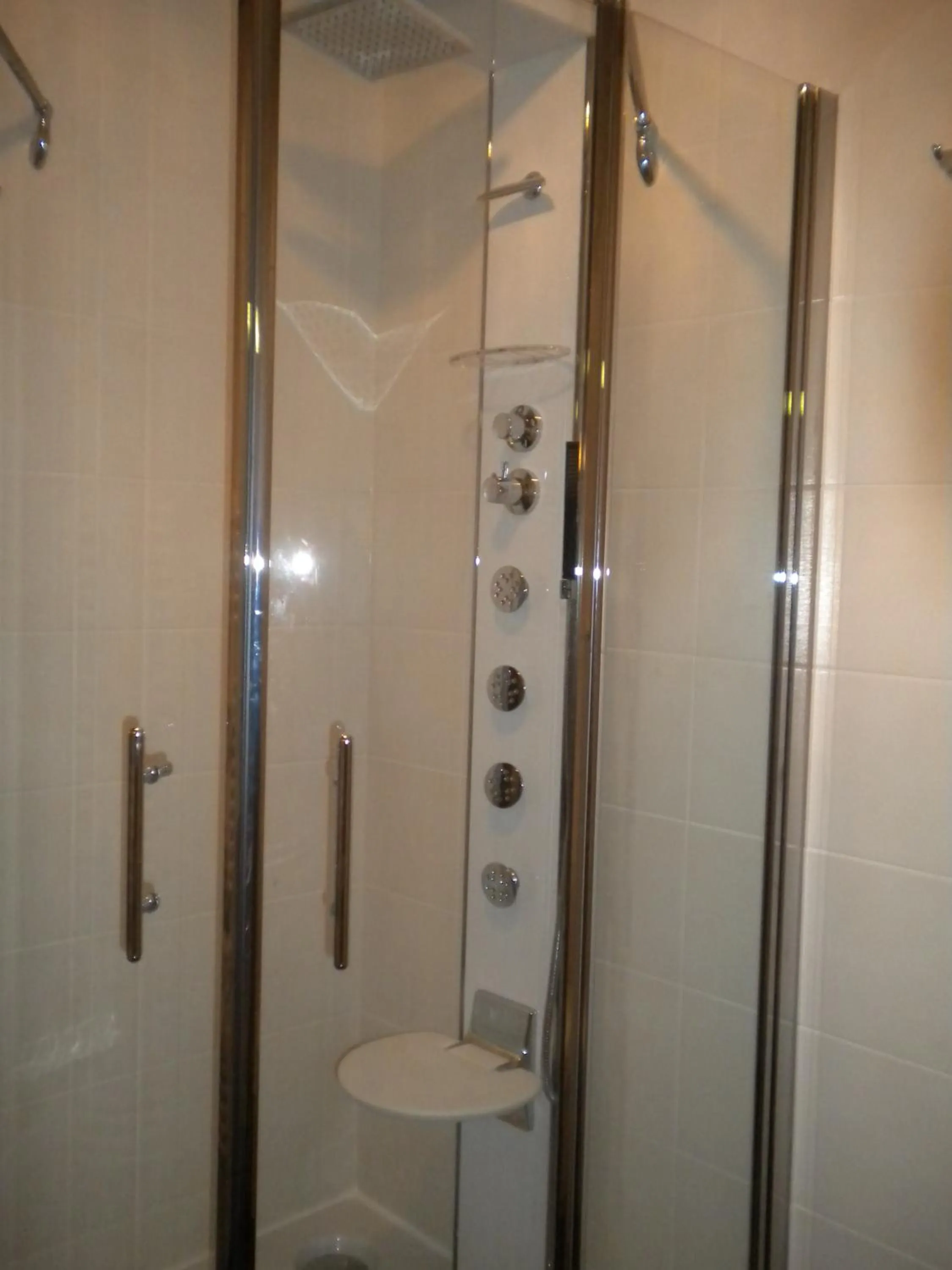 Bathroom in Hotel Restaurant A l'Ange